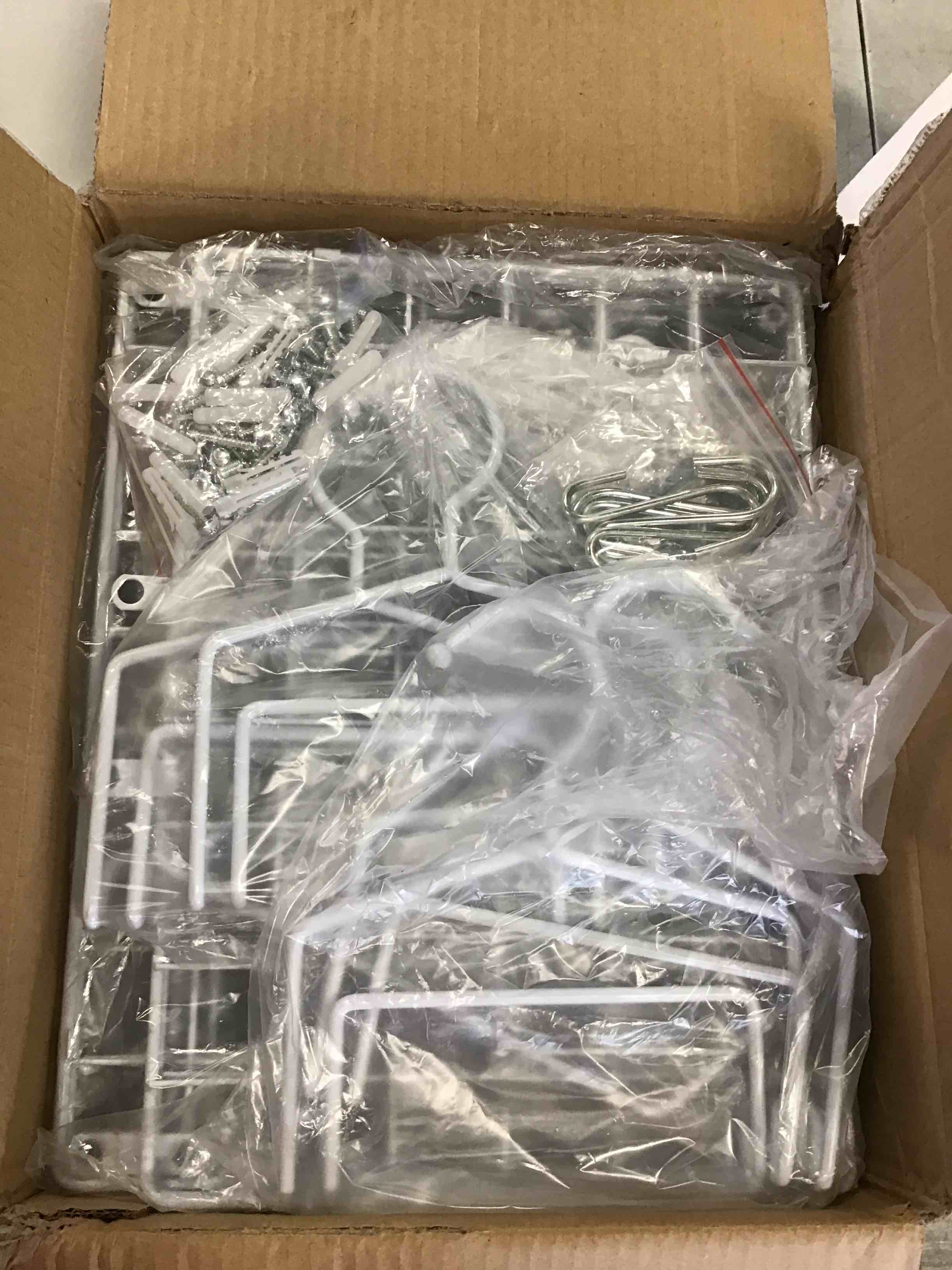 https://s3.amazonaws.com/lotting-images-prod/bidfta/RED5984490_1707329474638.jpeg