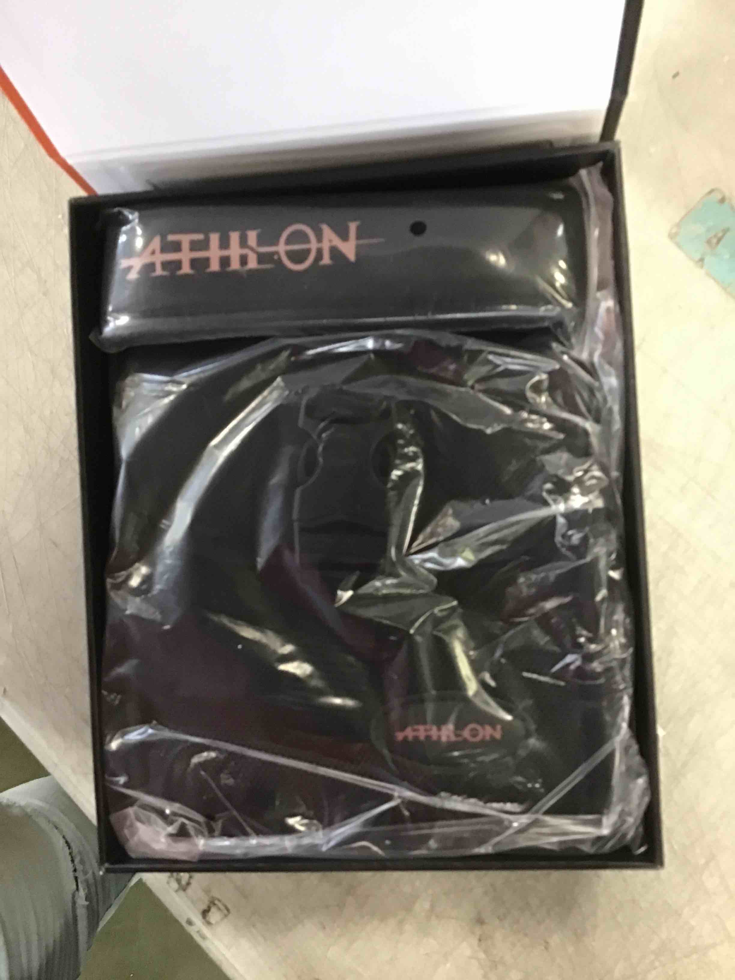 https://s3.amazonaws.com/lotting-images-prod/bidfta/RED5984582_1707339288133.jpeg