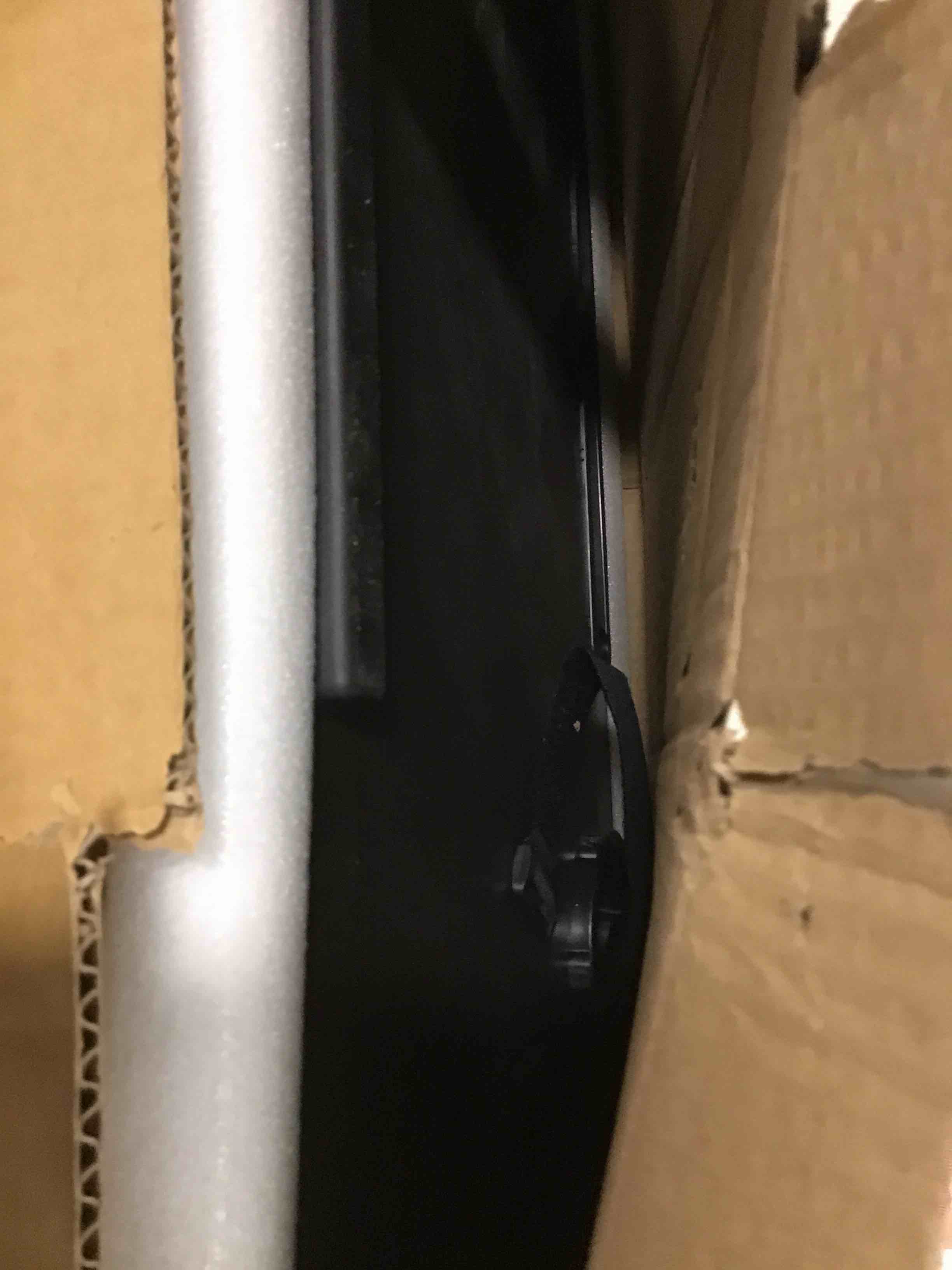 https://s3.amazonaws.com/lotting-images-prod/bidfta/RED5984749_1707572997171.jpeg