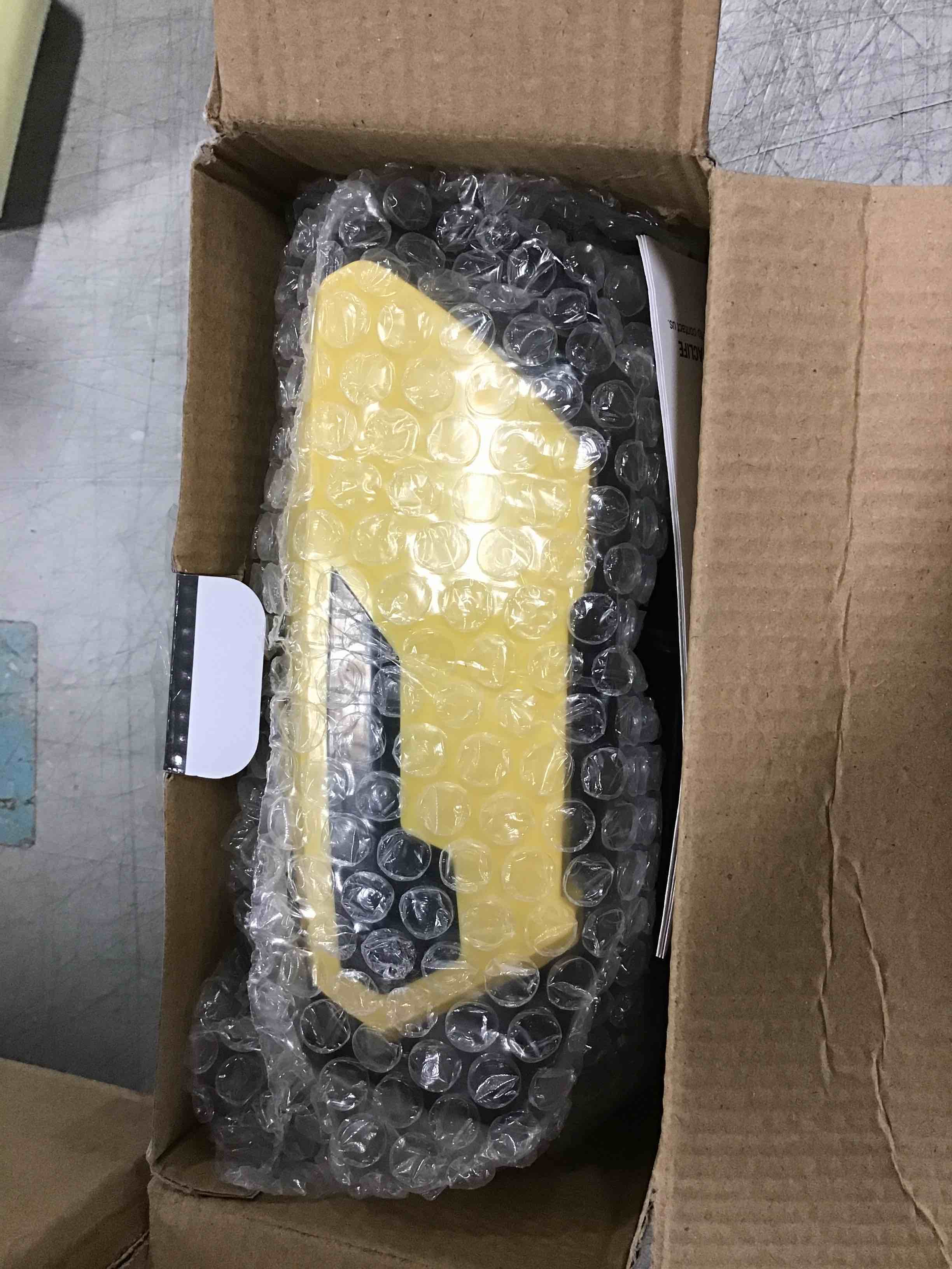 https://s3.amazonaws.com/lotting-images-prod/bidfta/RED5984862_1707828450905.jpeg