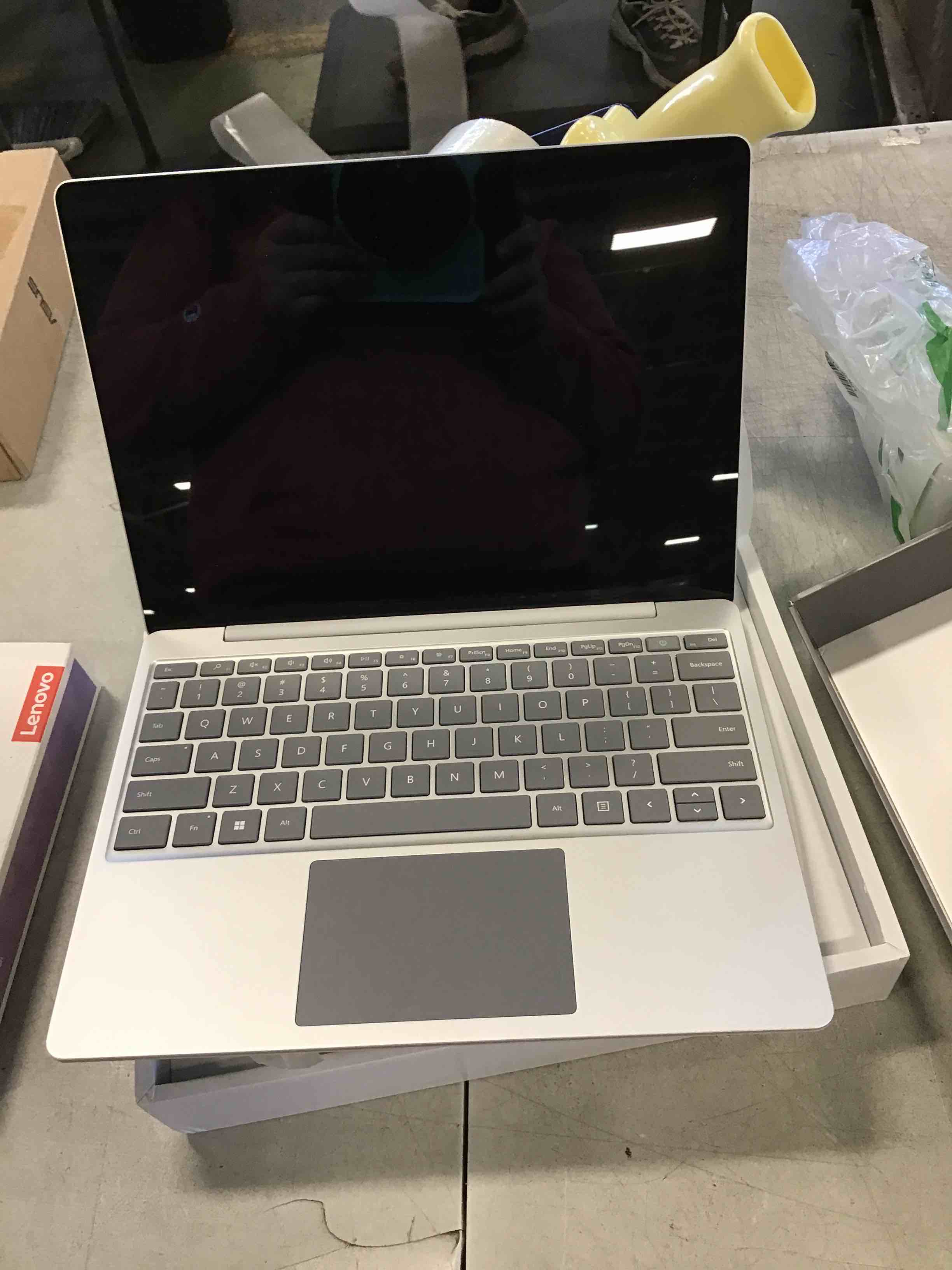 https://s3.amazonaws.com/lotting-images-prod/bidfta/RED5985126_1707852932413.jpeg