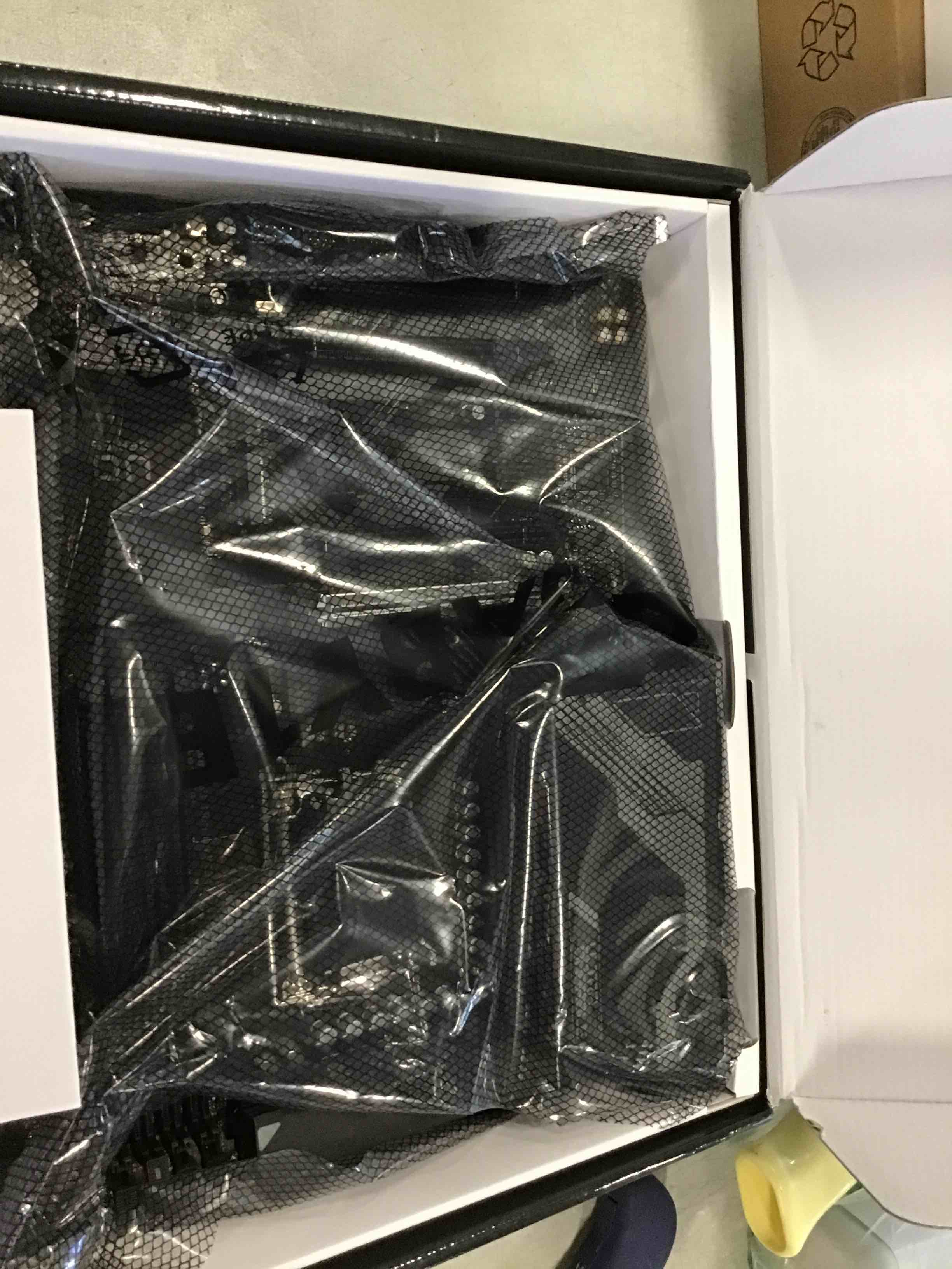https://s3.amazonaws.com/lotting-images-prod/bidfta/RED5985144_1707855606154.jpeg