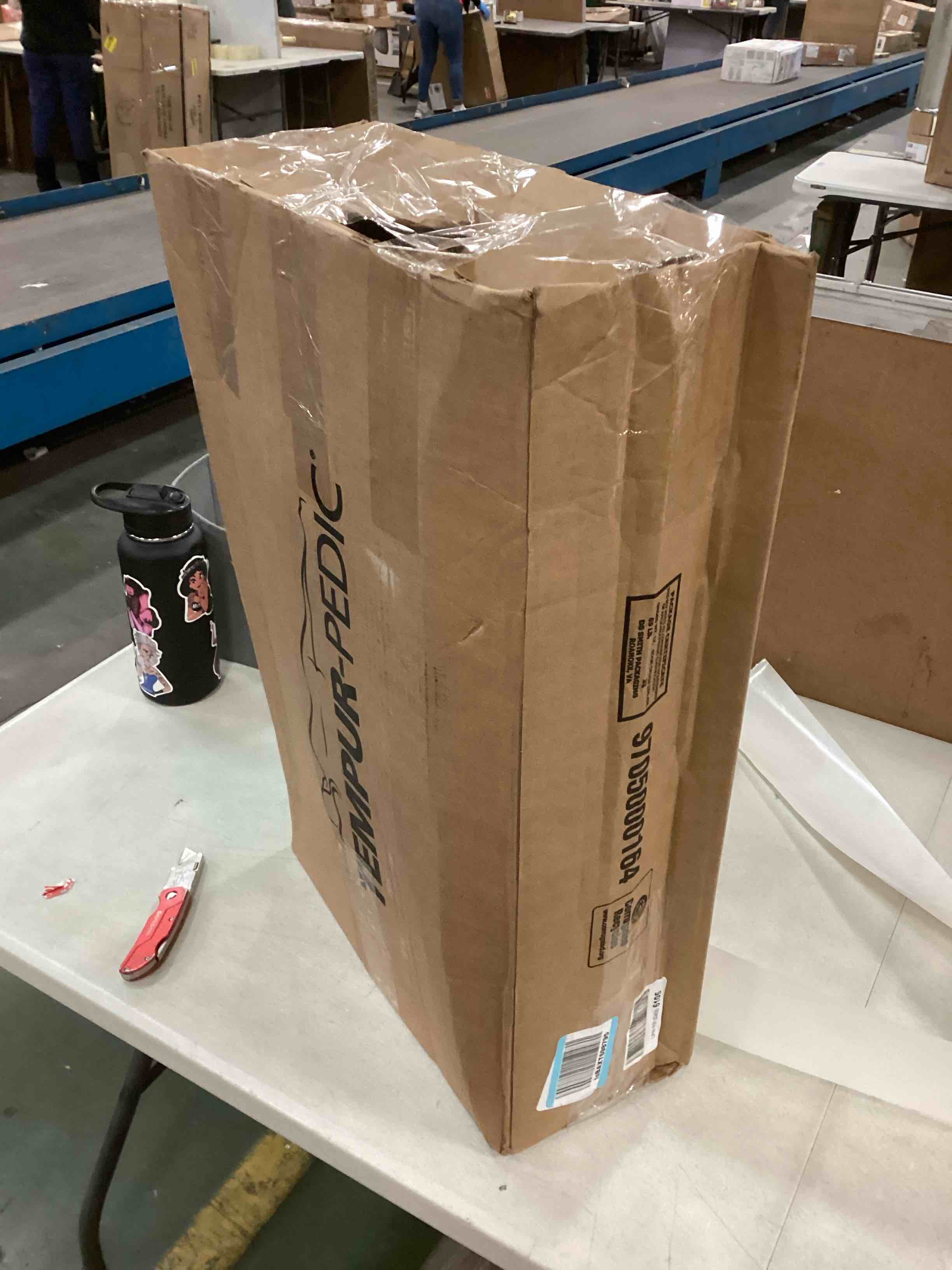 https://s3.amazonaws.com/lotting-images-prod/bidfta/RED5985729_1707223576847.jpeg