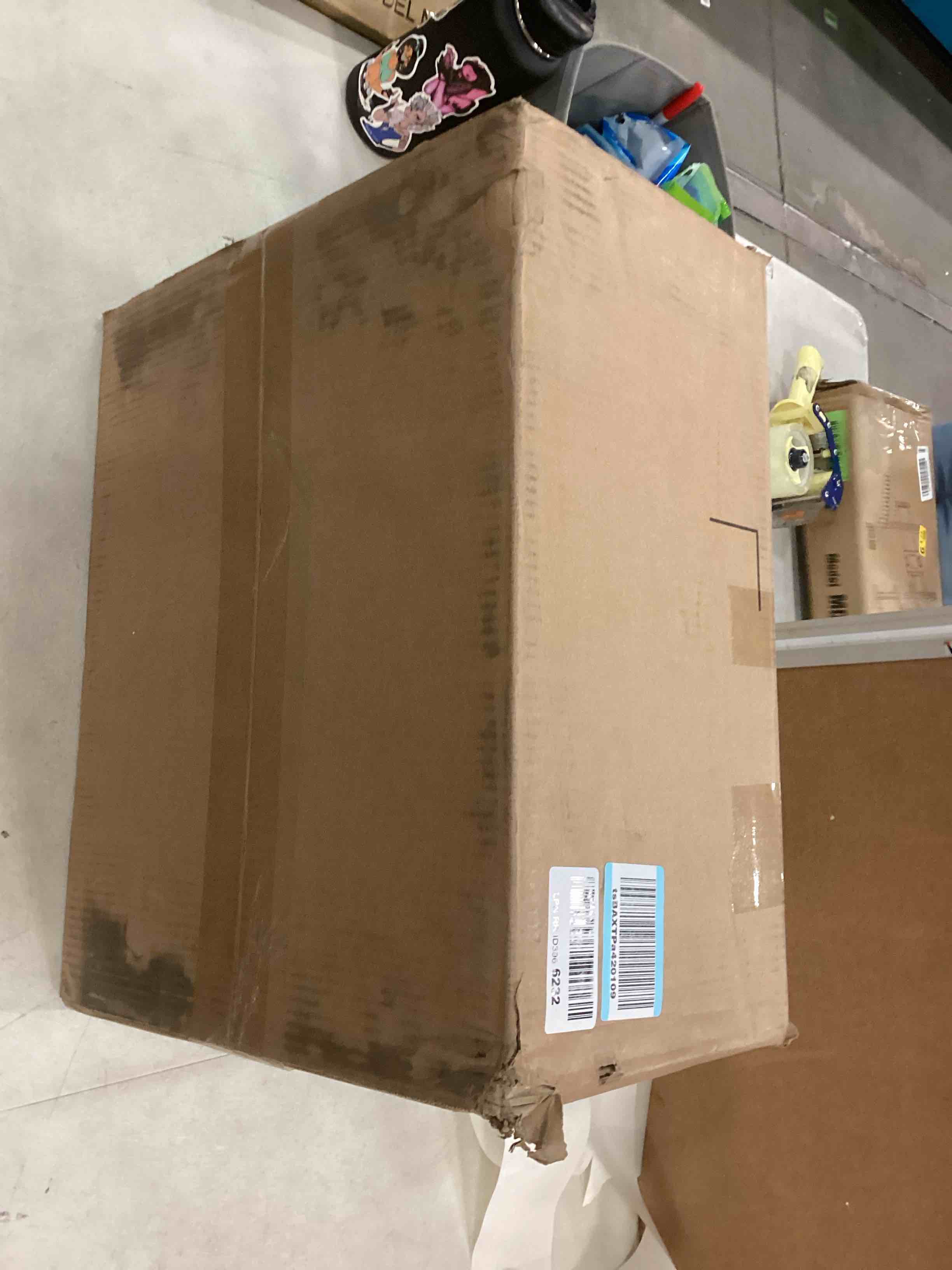 https://s3.amazonaws.com/lotting-images-prod/bidfta/RED5985755_1707226472296.jpeg