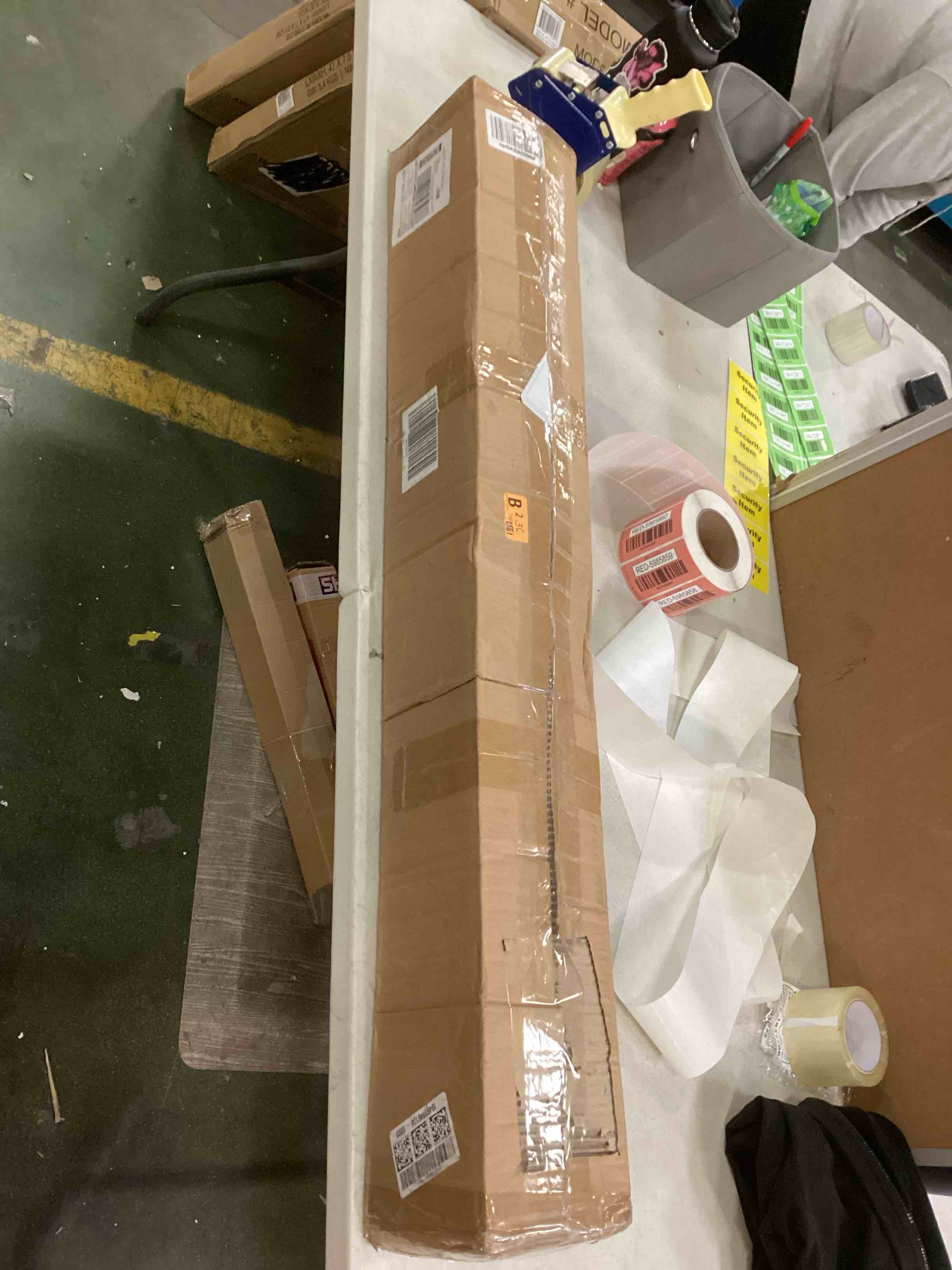https://s3.amazonaws.com/lotting-images-prod/bidfta/RED5985849_1707236456410.jpeg