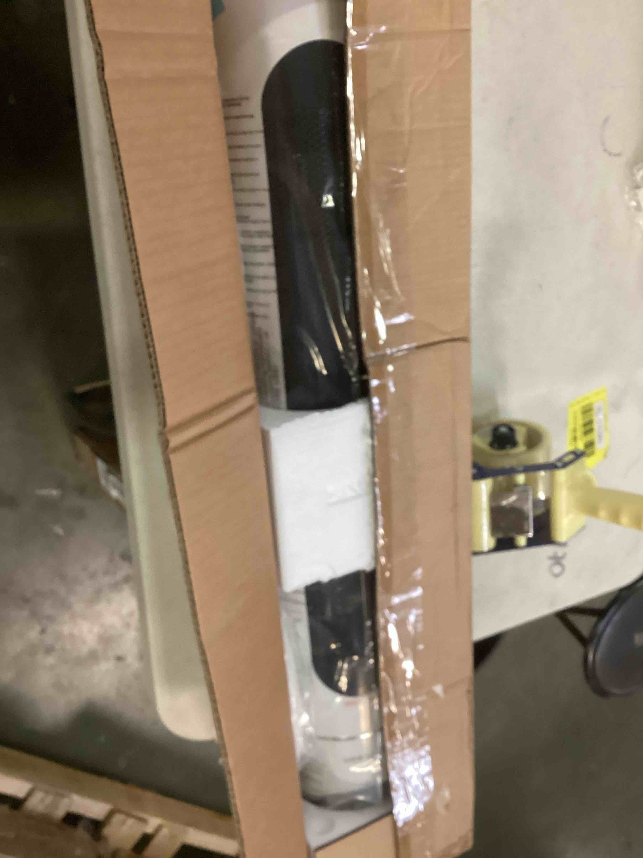 https://s3.amazonaws.com/lotting-images-prod/bidfta/RED5985914_1707247757630.jpeg