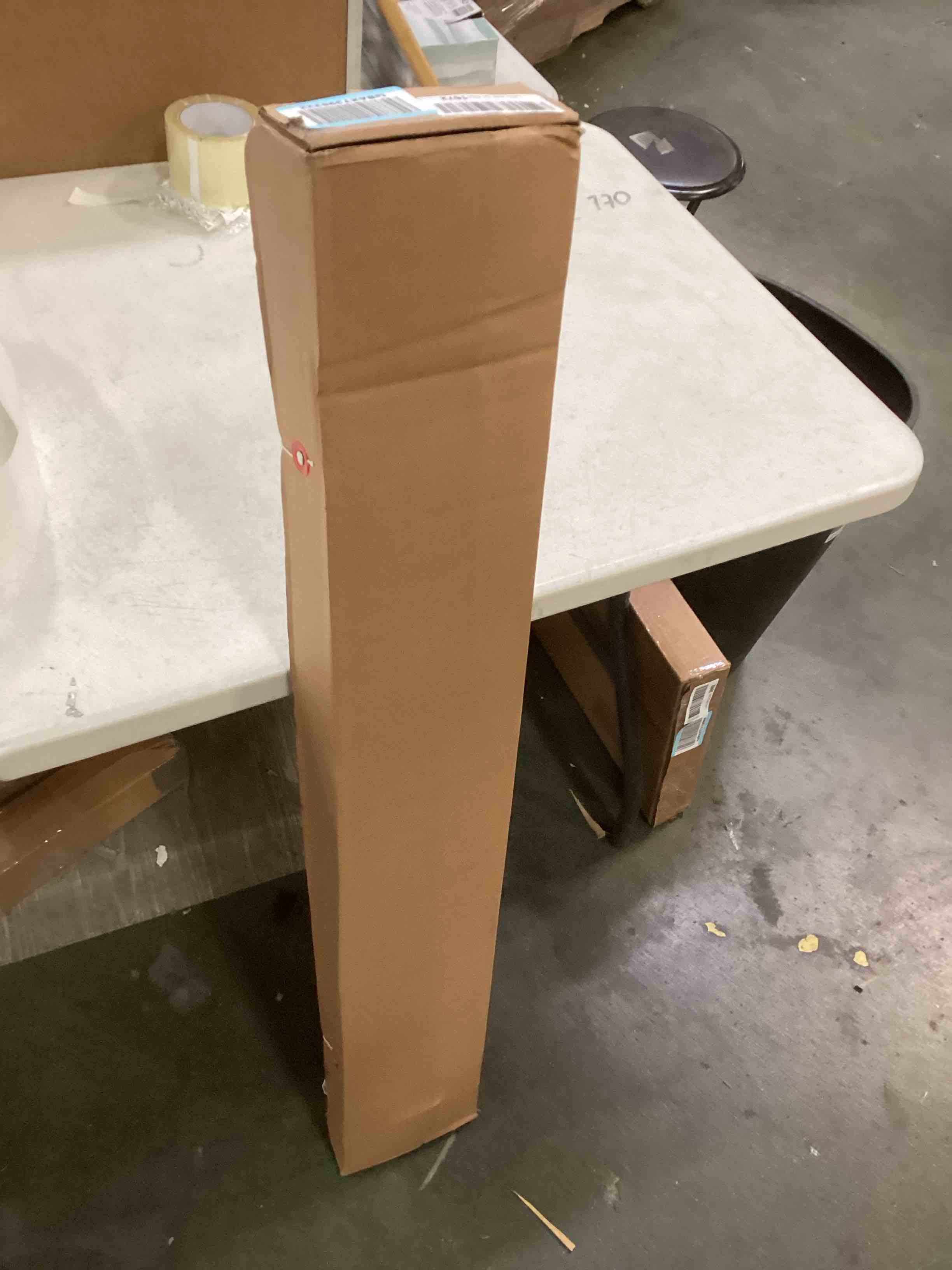 https://s3.amazonaws.com/lotting-images-prod/bidfta/RED5985920_1707248247331.jpeg