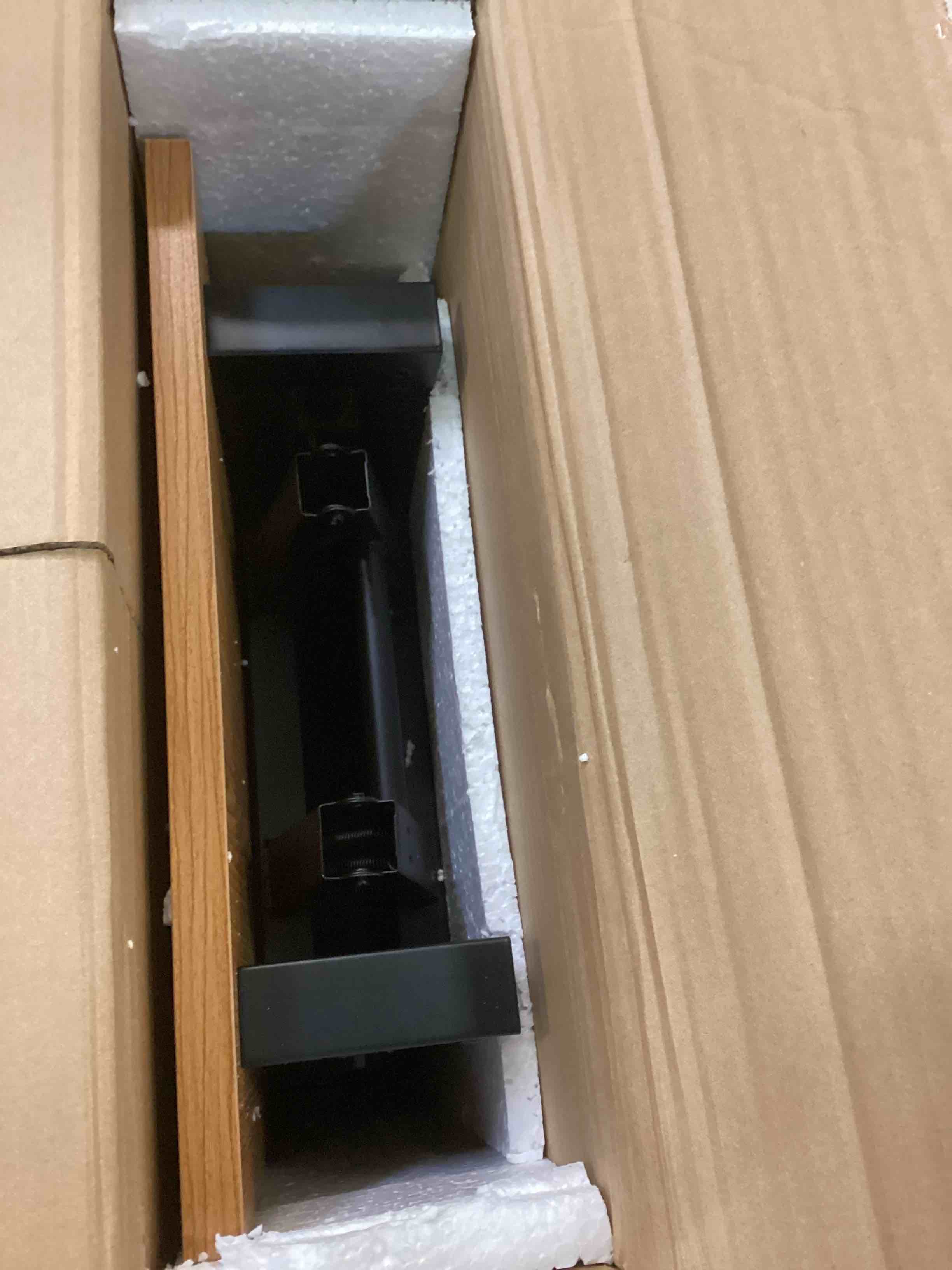 https://s3.amazonaws.com/lotting-images-prod/bidfta/RED5986005_1707314939102.jpeg