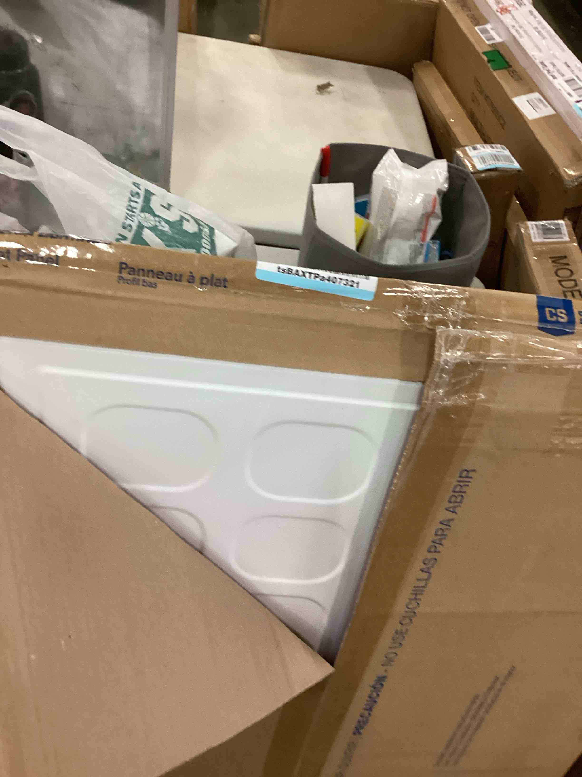 https://s3.amazonaws.com/lotting-images-prod/bidfta/RED5986016_1707316100866.jpeg