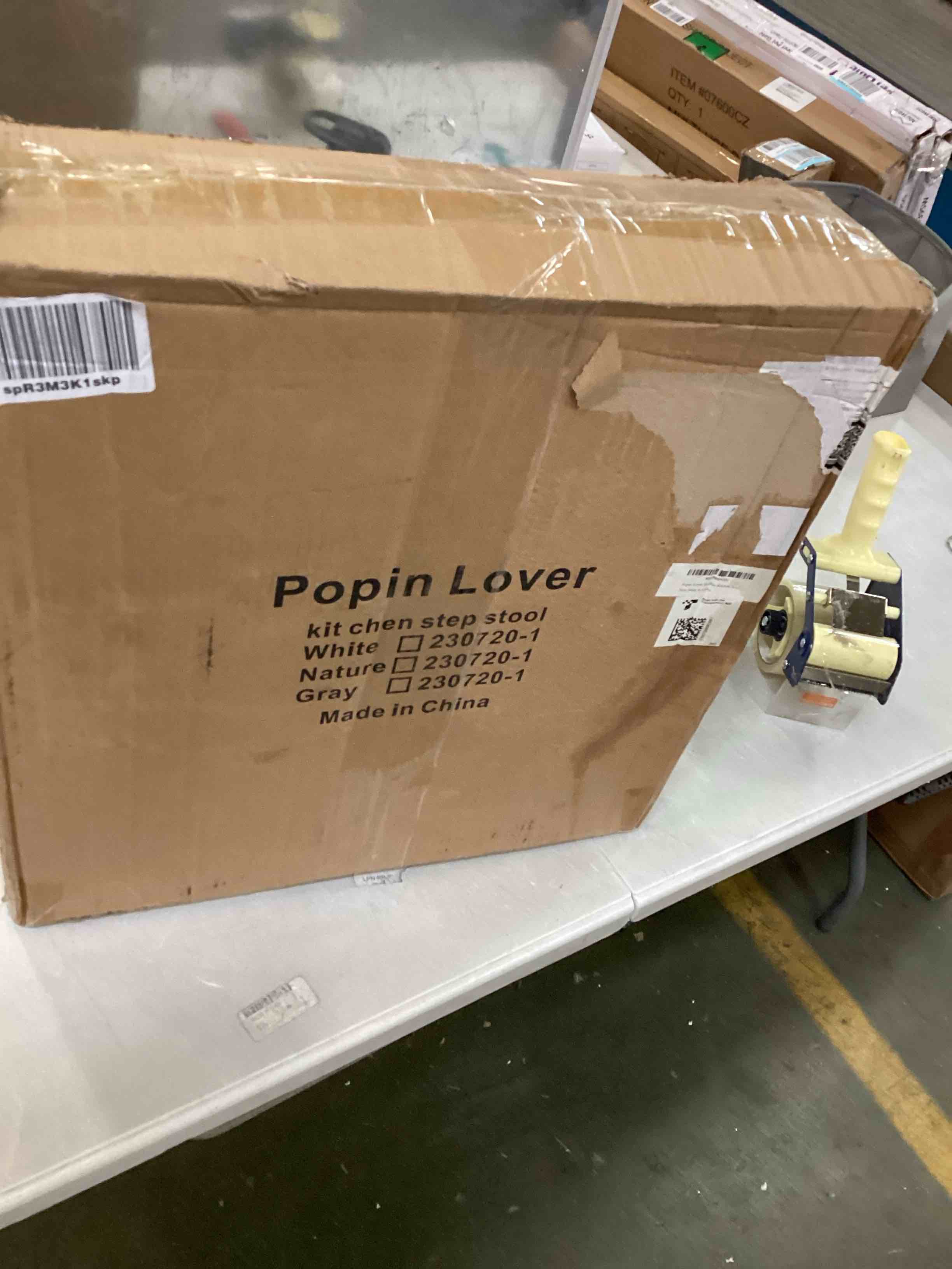 https://s3.amazonaws.com/lotting-images-prod/bidfta/RED5986123_1707332576078.jpeg