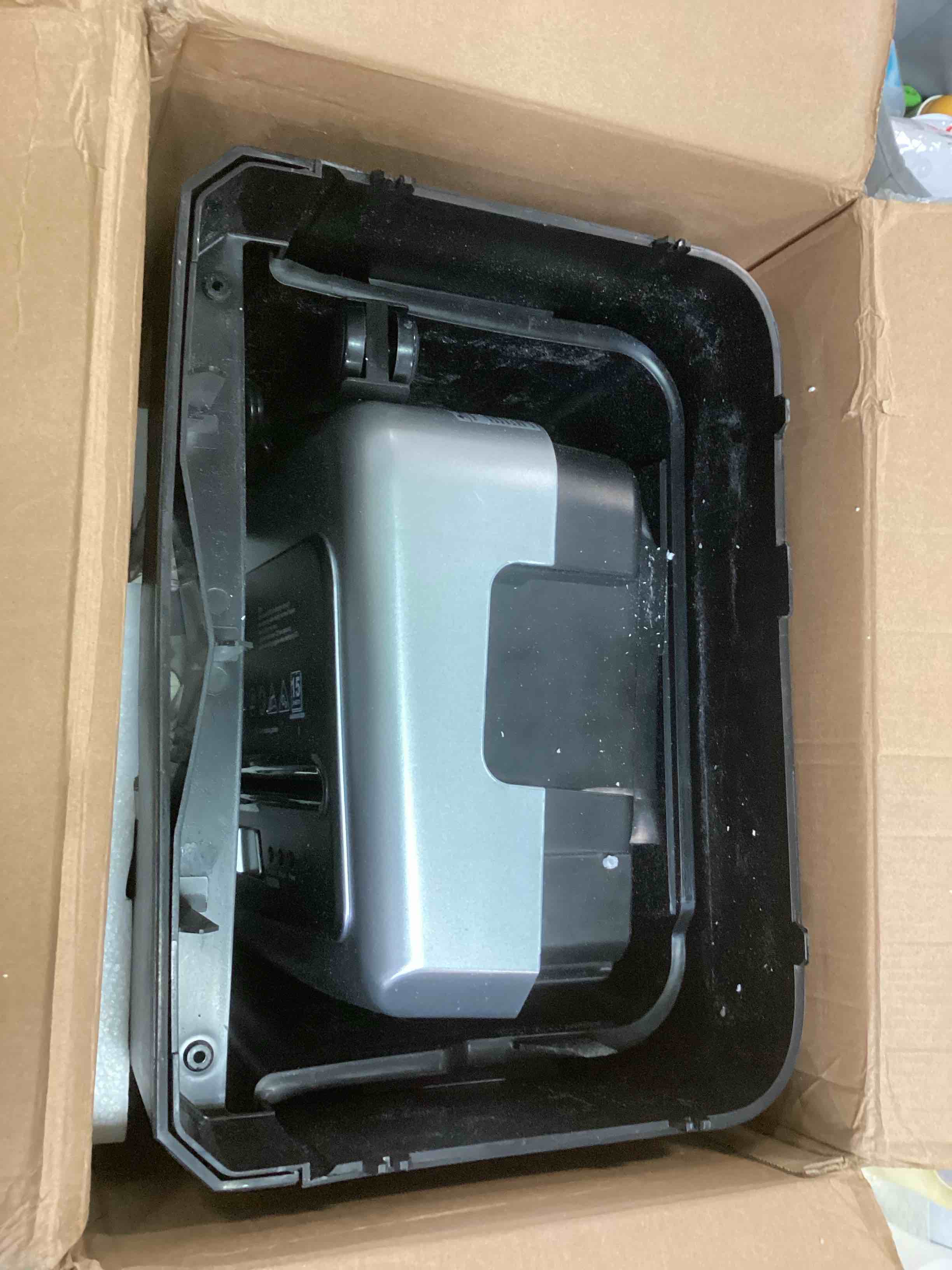 https://s3.amazonaws.com/lotting-images-prod/bidfta/RED5986364_1707419393243.jpeg