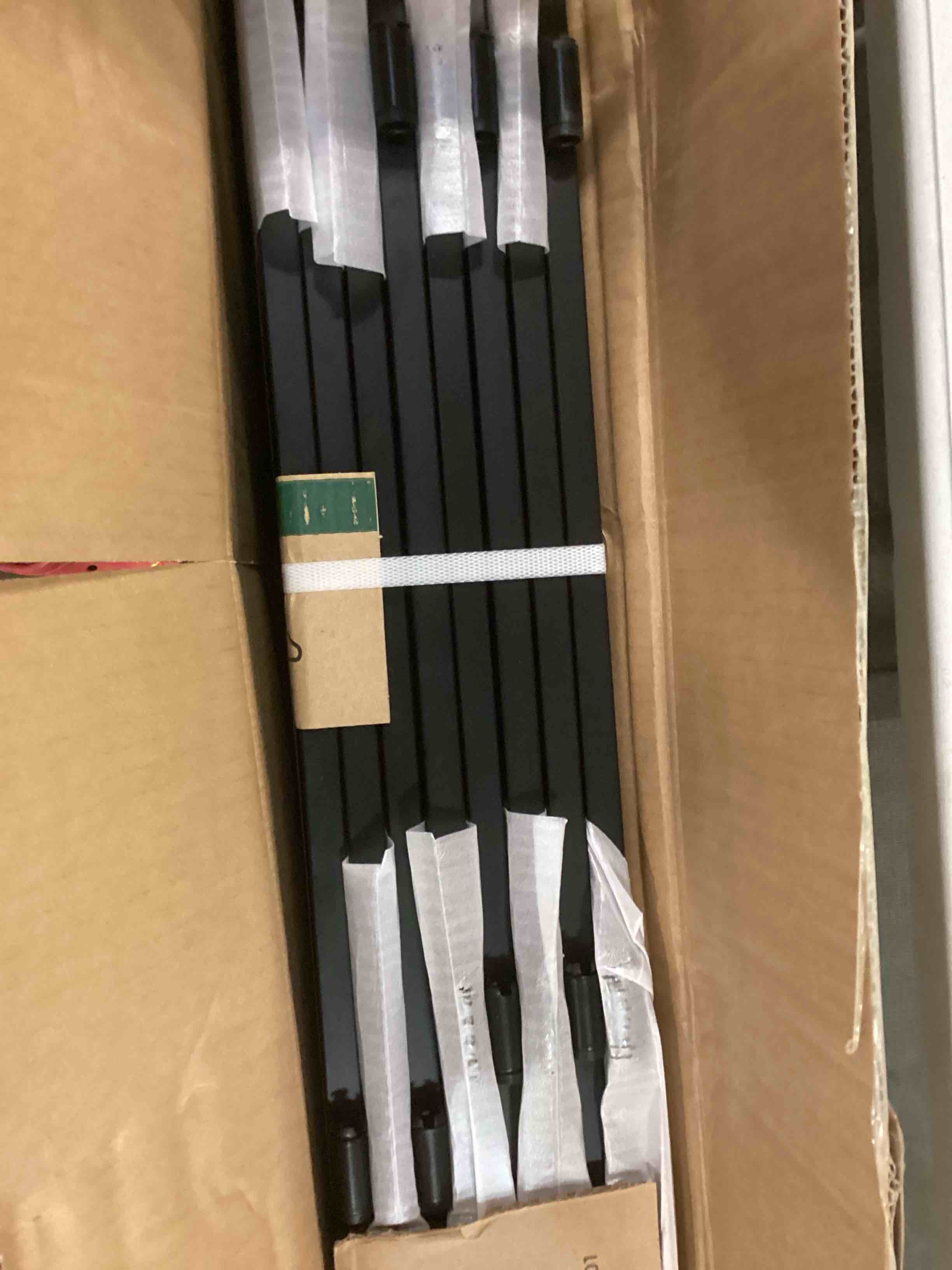 https://s3.amazonaws.com/lotting-images-prod/bidfta/RED5986703_1707571170942.jpeg
