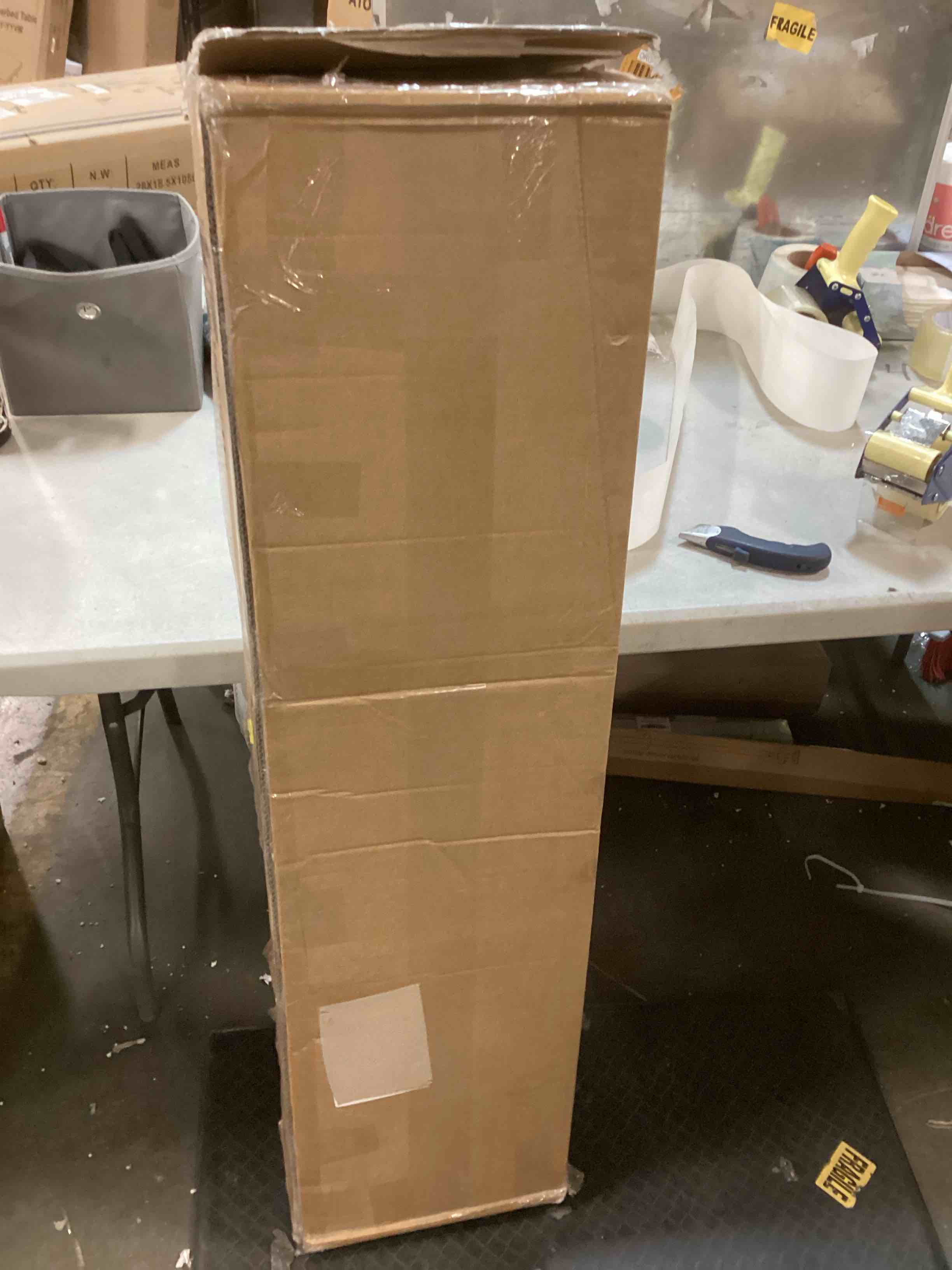 https://s3.amazonaws.com/lotting-images-prod/bidfta/RED5986870_1707742270620.jpeg