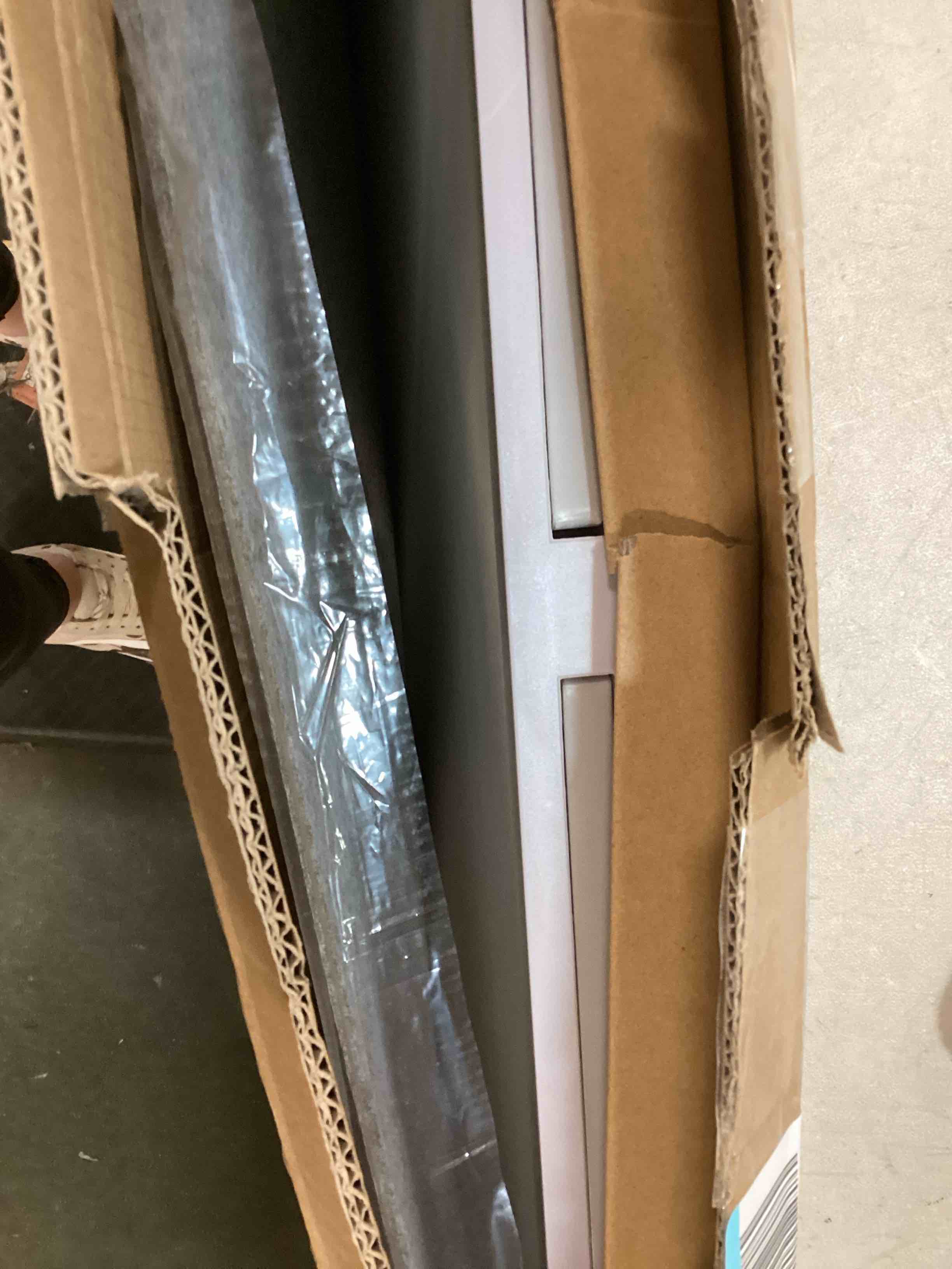 https://s3.amazonaws.com/lotting-images-prod/bidfta/RED5986887_1707744072618.jpeg