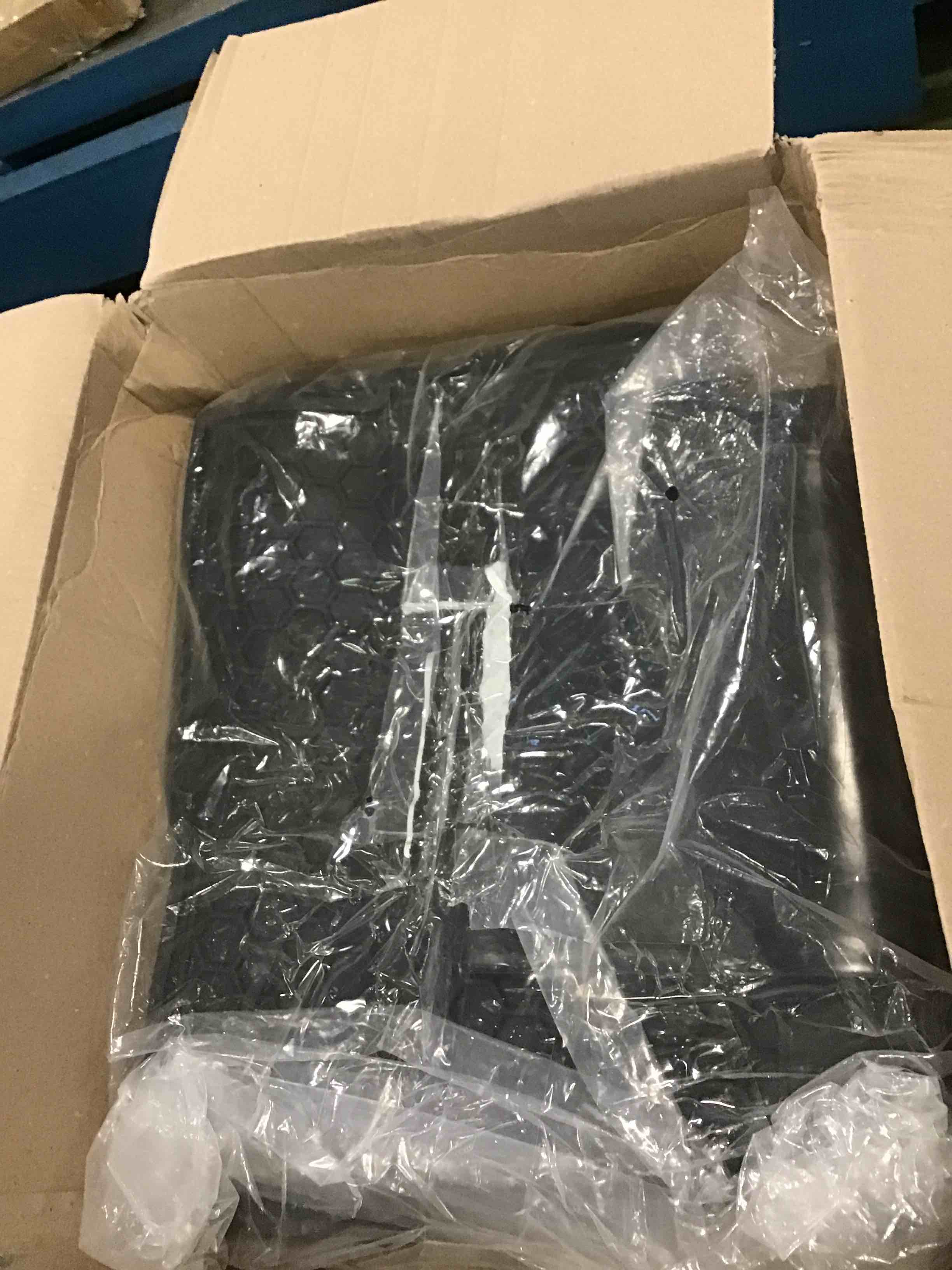 https://s3.amazonaws.com/lotting-images-prod/bidfta/RED5987091_1706966730979.jpeg