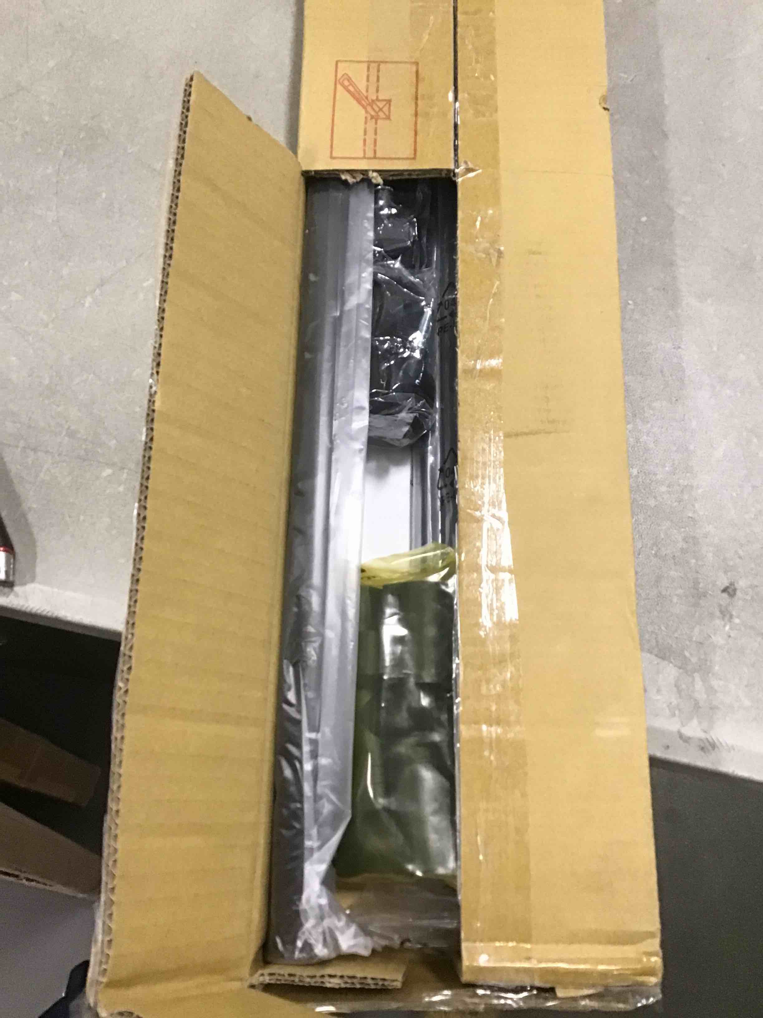 https://s3.amazonaws.com/lotting-images-prod/bidfta/RED5987577_1707228147640.jpeg
