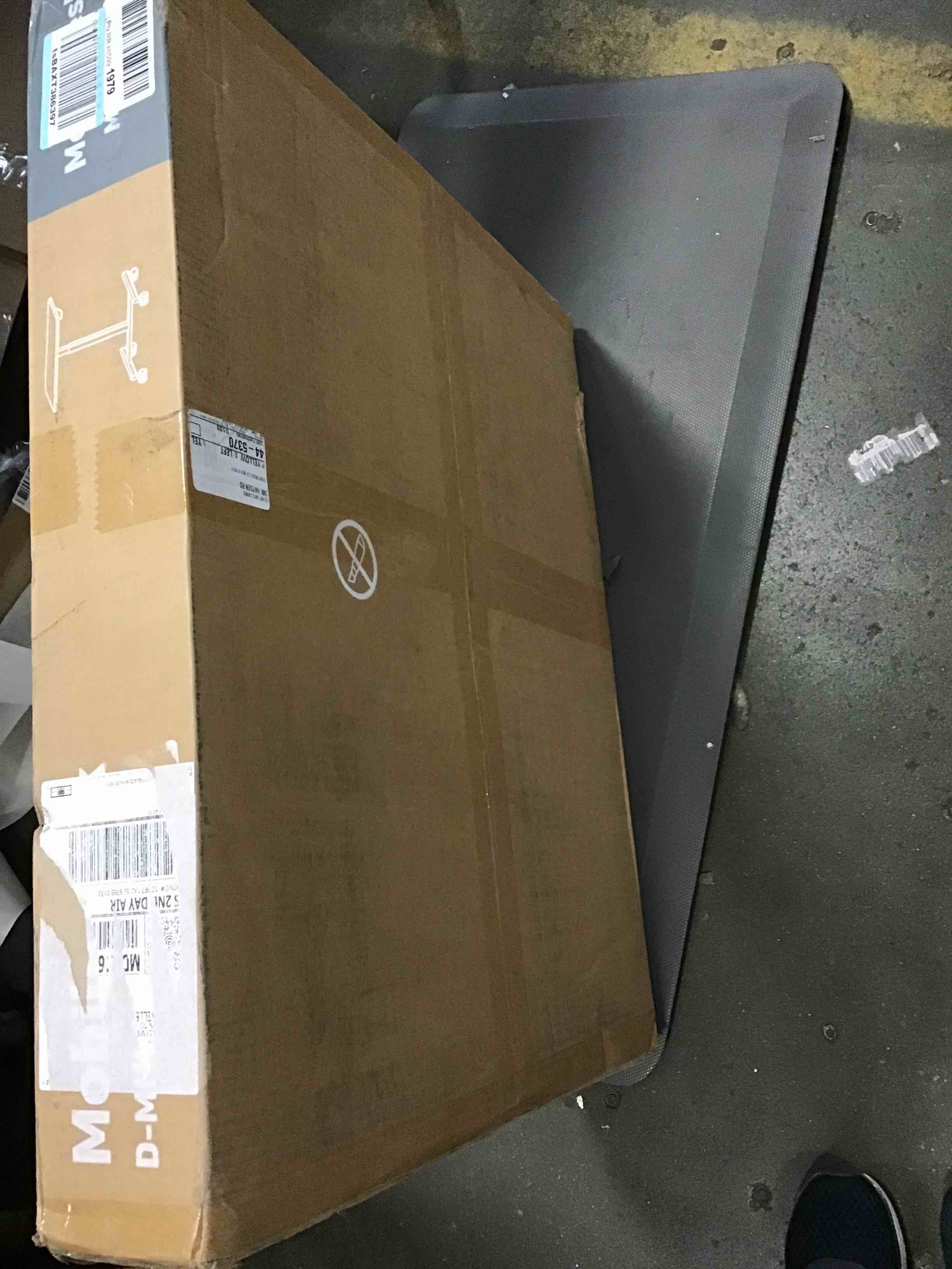 https://s3.amazonaws.com/lotting-images-prod/bidfta/RED5987624_1707234663796.jpeg
