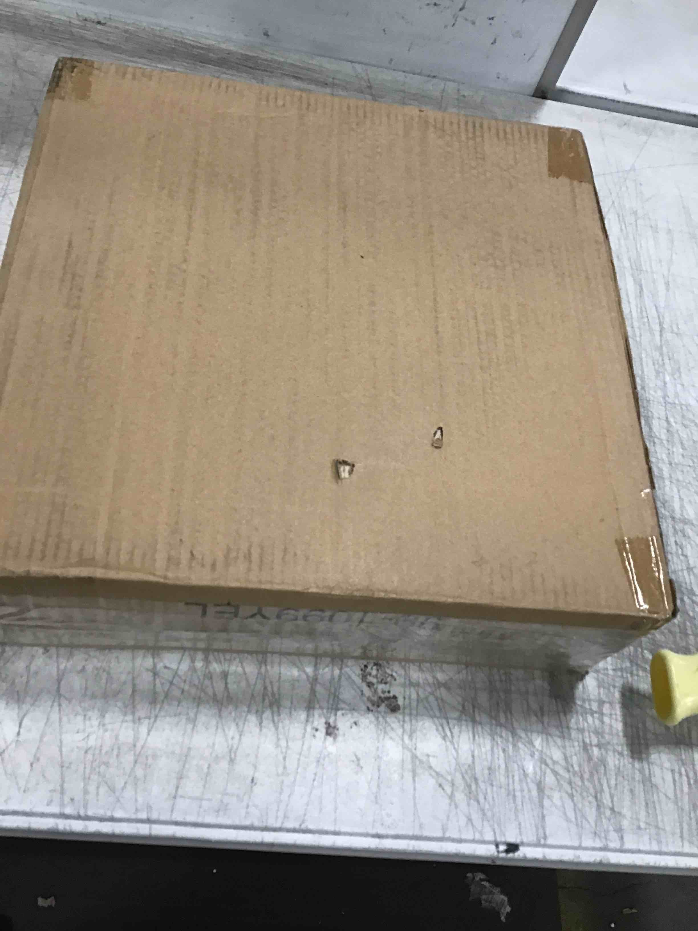 https://s3.amazonaws.com/lotting-images-prod/bidfta/RED5987778_1707309251707.jpeg