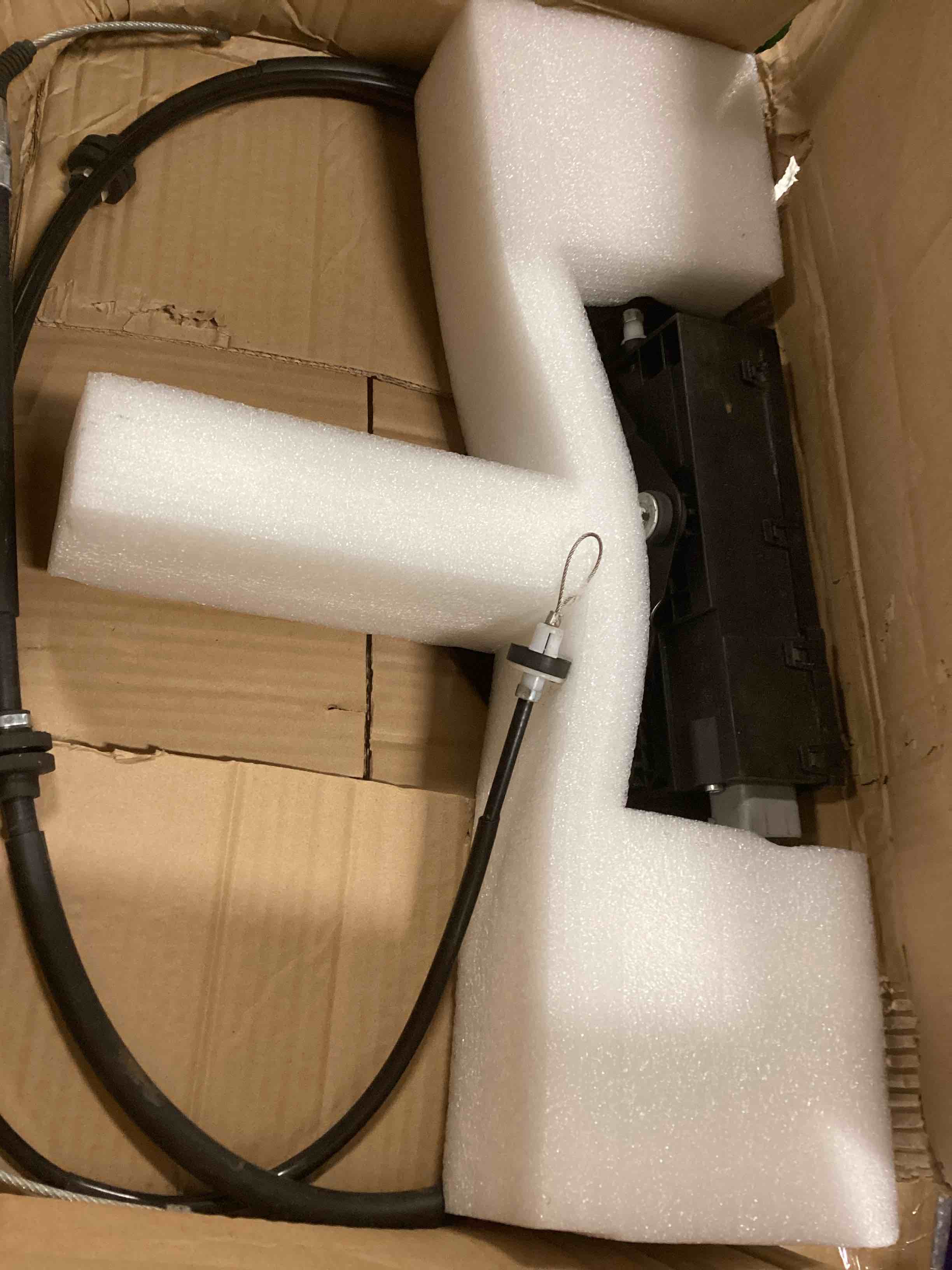 https://s3.amazonaws.com/lotting-images-prod/bidfta/RED5988876_1707138790664.jpeg