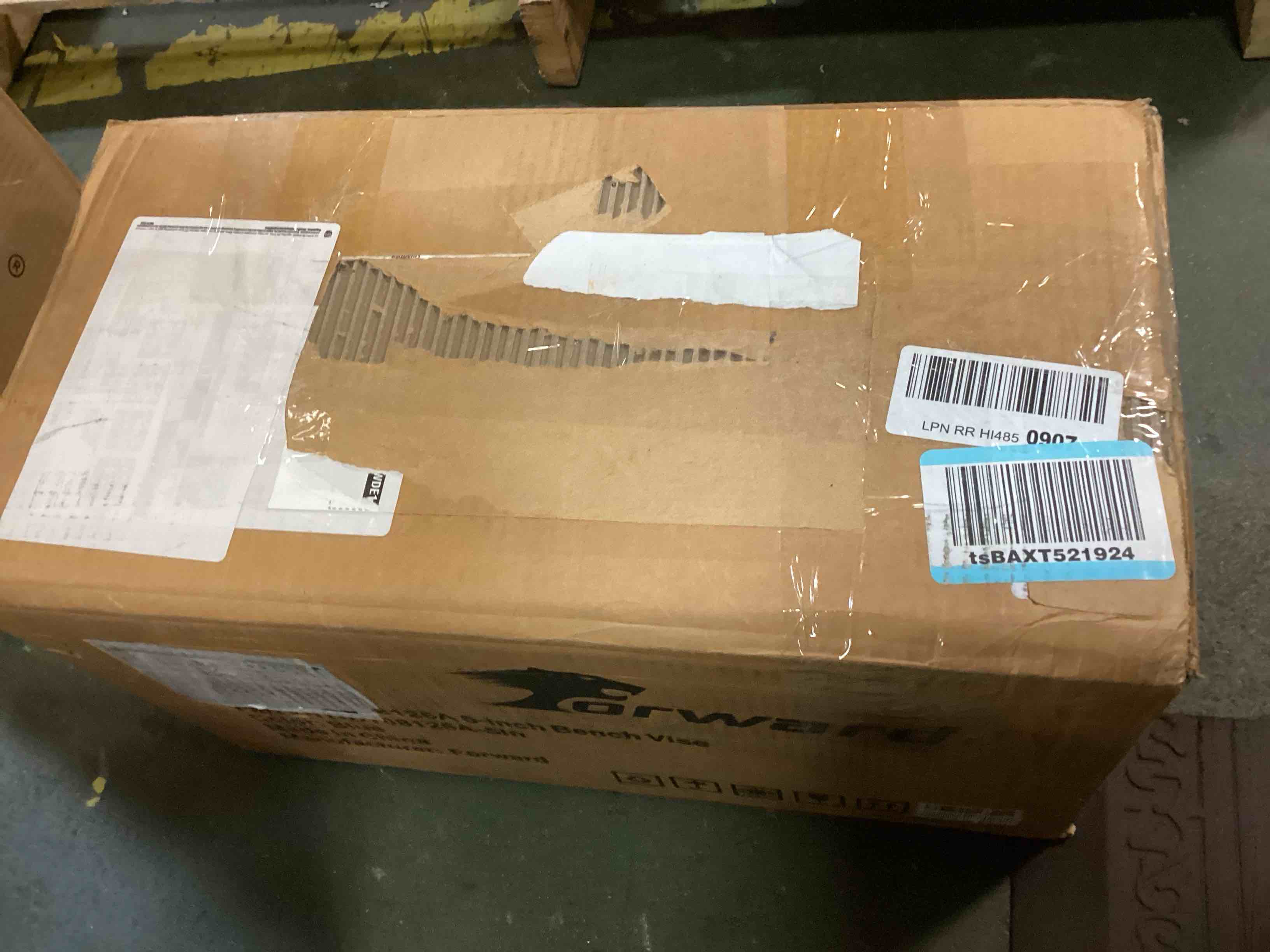 https://s3.amazonaws.com/lotting-images-prod/bidfta/RED5989626_1707400693792.jpeg