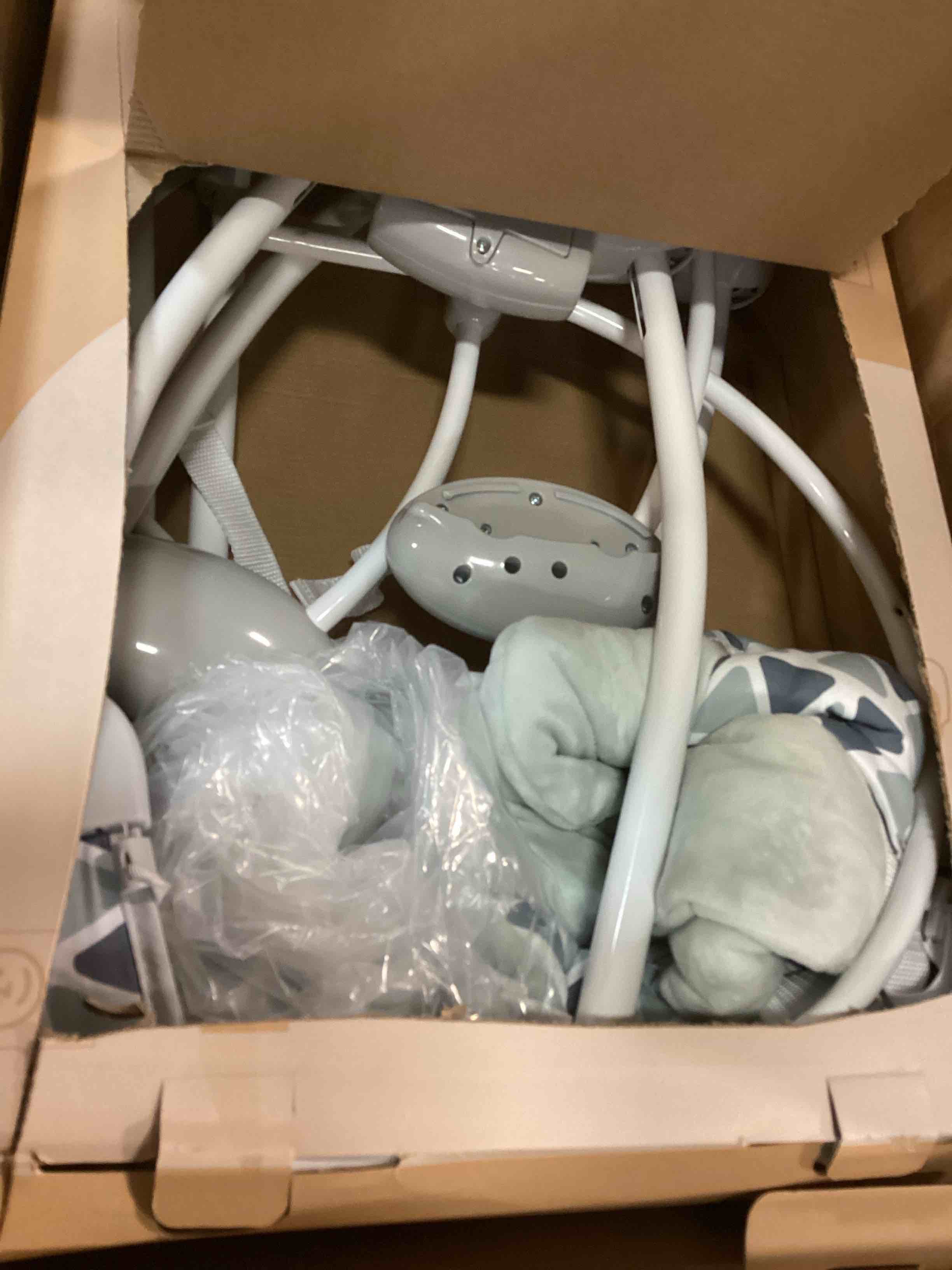 https://s3.amazonaws.com/lotting-images-prod/bidfta/RED5989657_1707404046402.jpeg