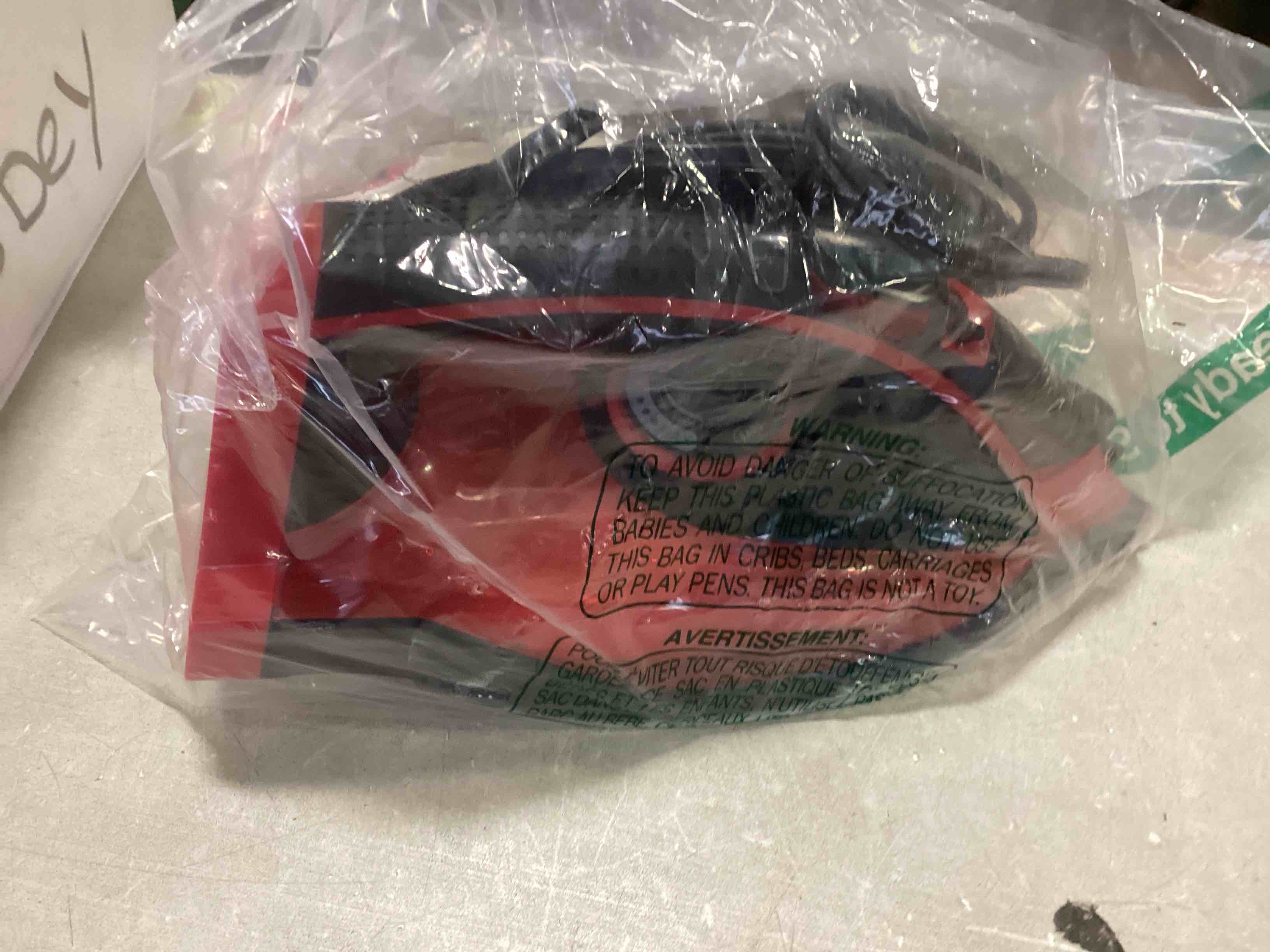 https://s3.amazonaws.com/lotting-images-prod/bidfta/RED5990274_1707486199385.jpeg