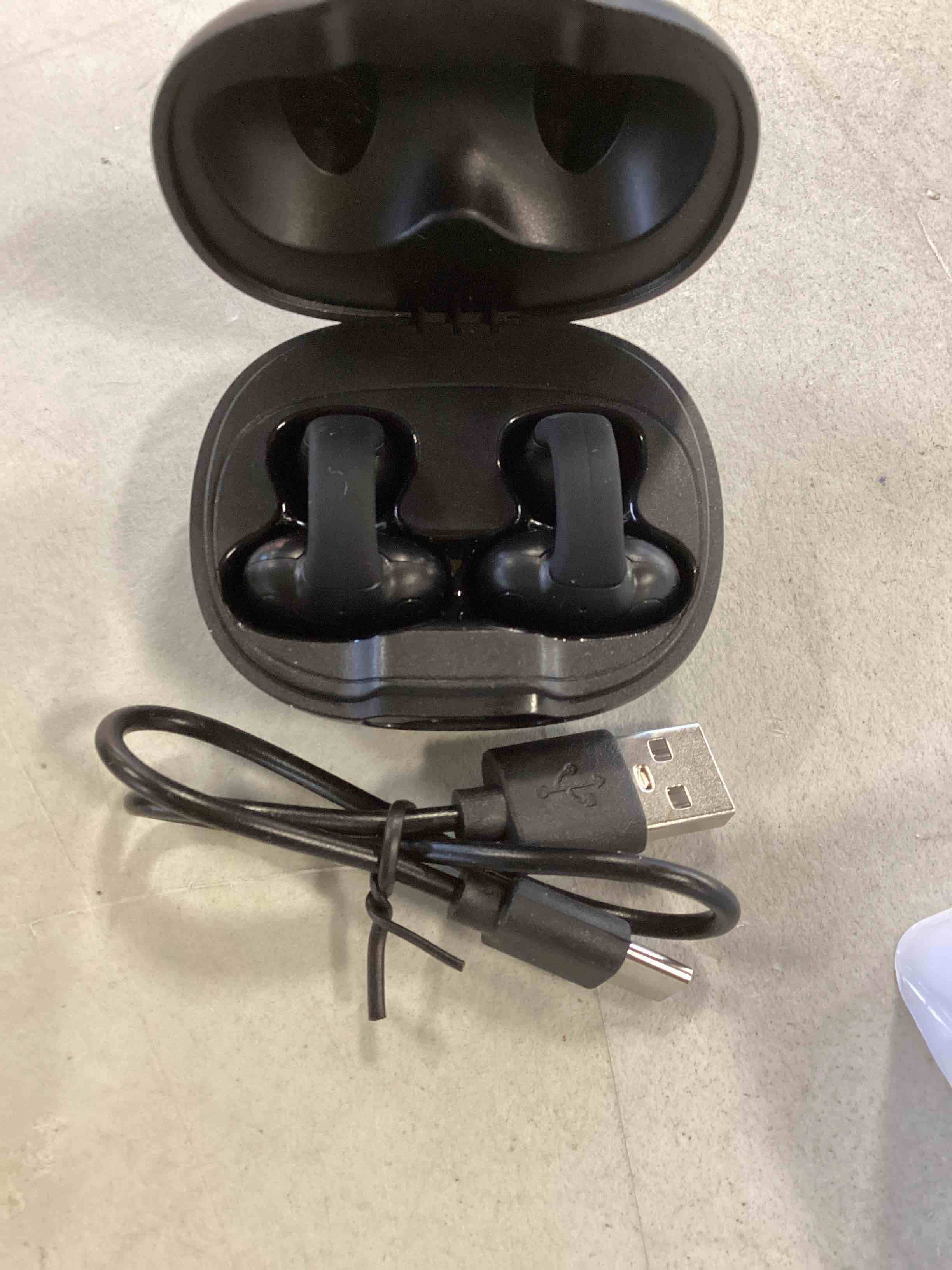 https://s3.amazonaws.com/lotting-images-prod/bidfta/RED5991811_1707399481987.jpeg