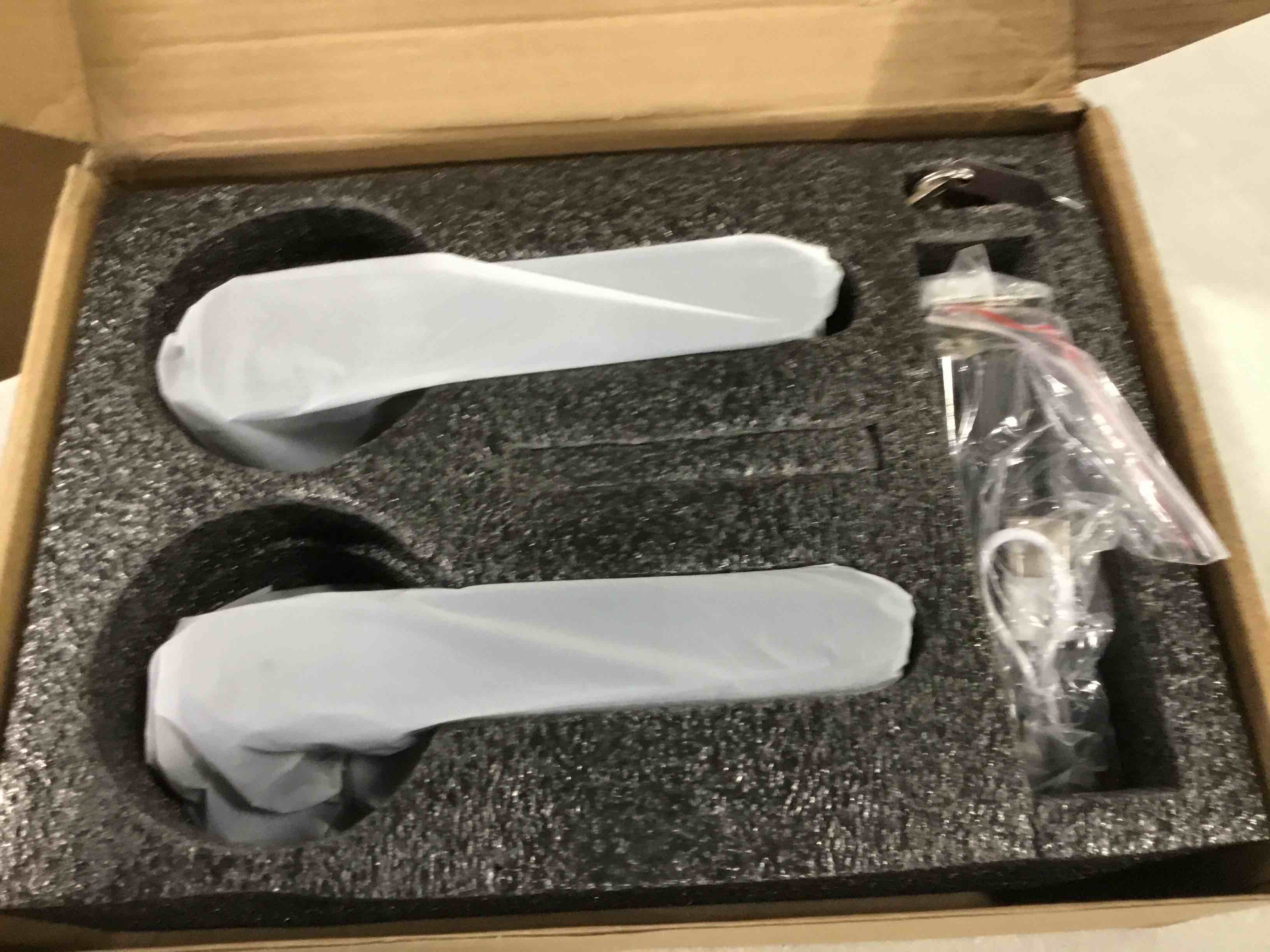 https://s3.amazonaws.com/lotting-images-prod/bidfta/RED5992543_1708001261759.jpeg
