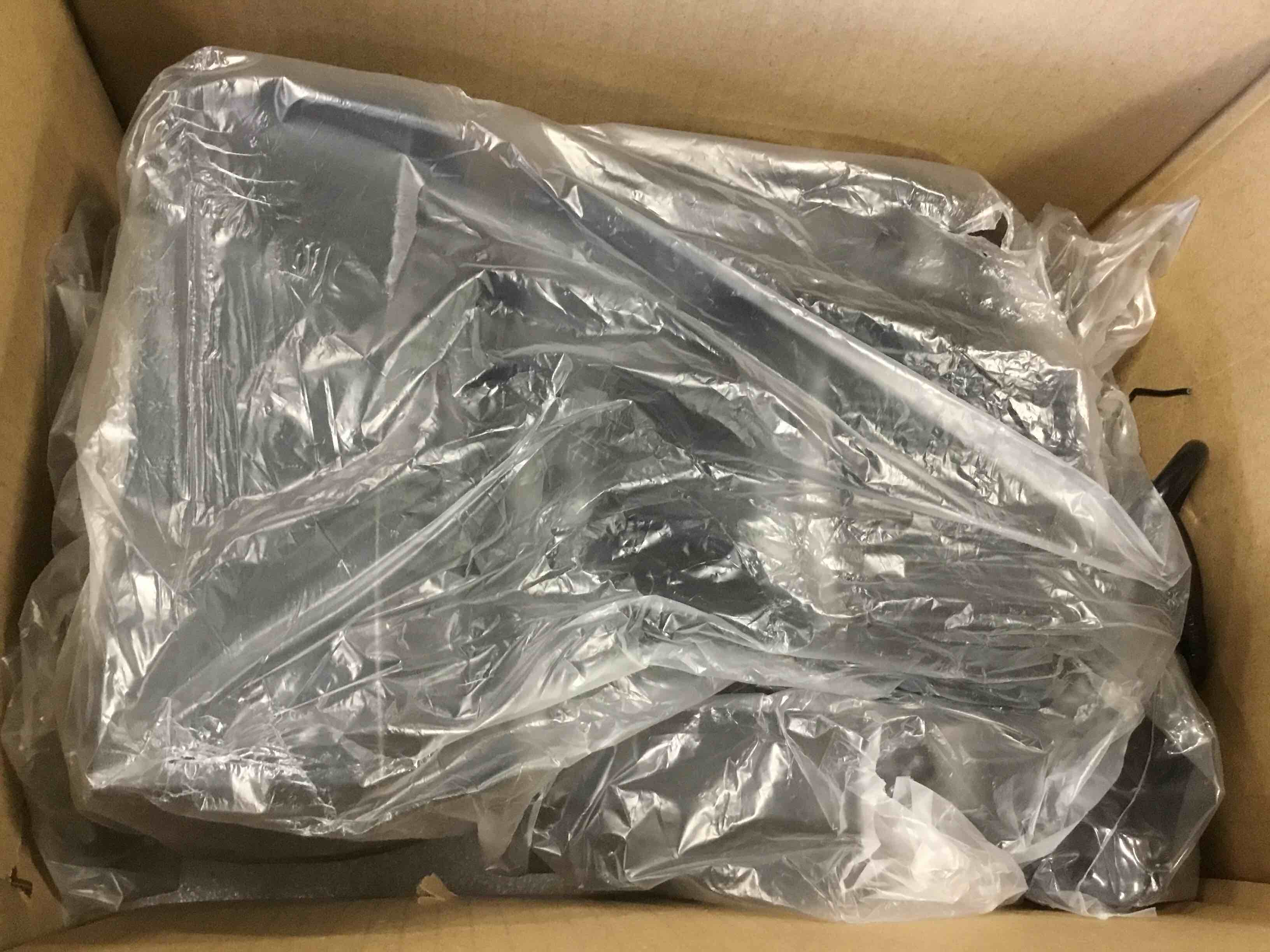 https://s3.amazonaws.com/lotting-images-prod/bidfta/RED5992647_1708019119700.jpeg