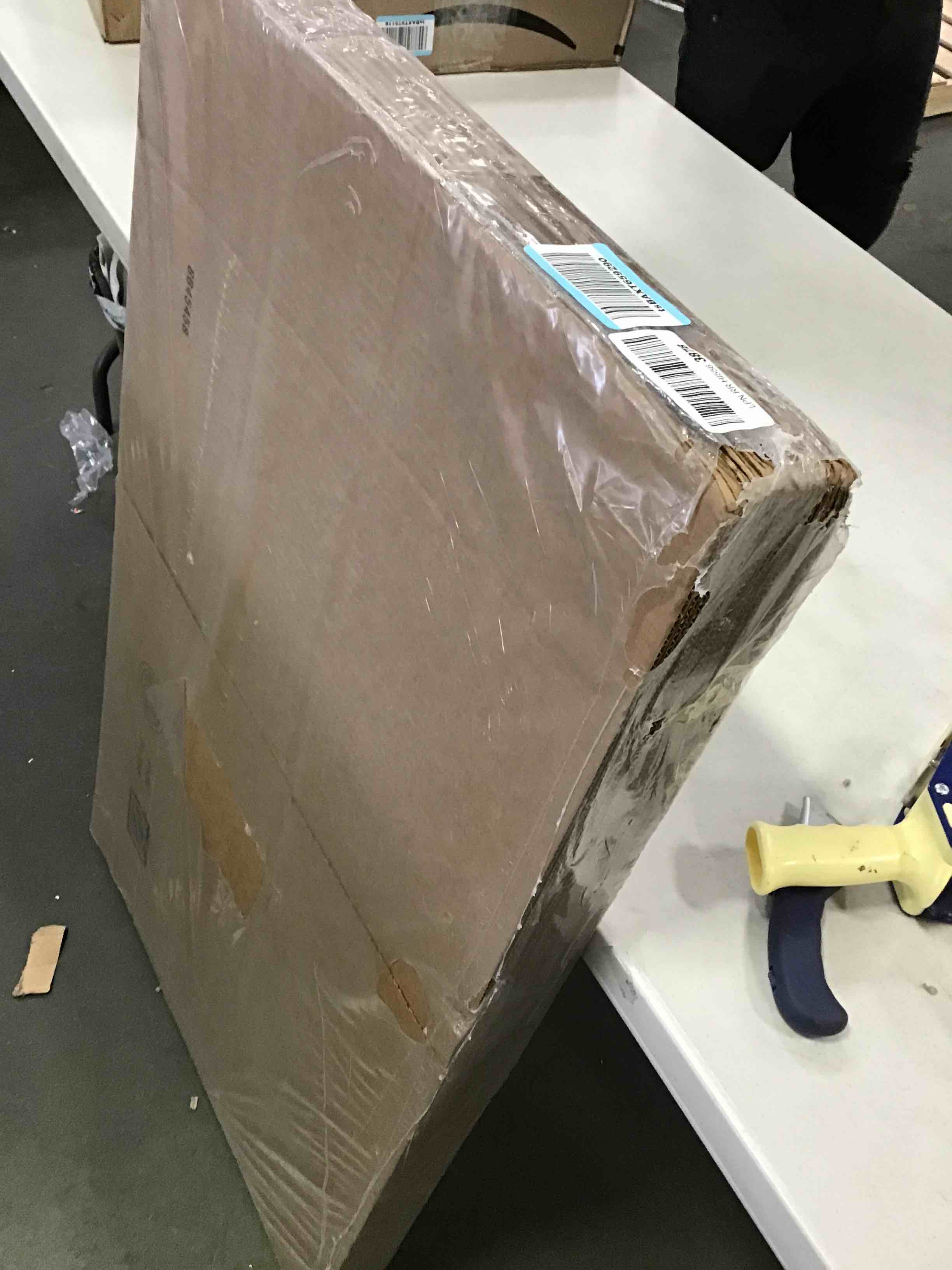 https://s3.amazonaws.com/lotting-images-prod/bidfta/RED5993096_1707232842571.jpeg