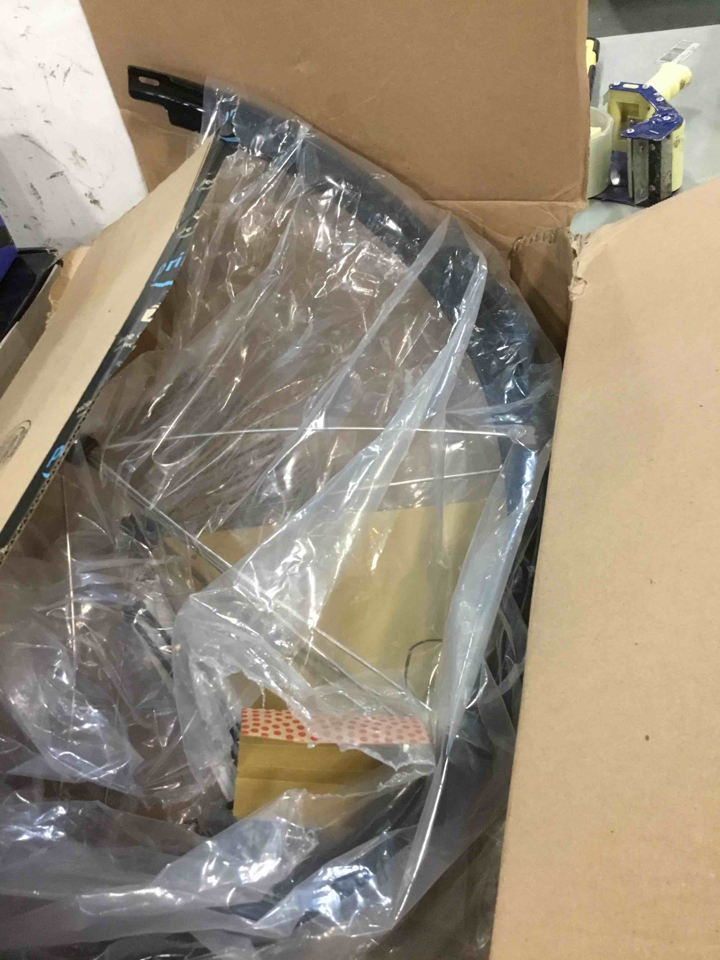 https://s3.amazonaws.com/lotting-images-prod/bidfta/RED5993127_1707311410524.jpeg
