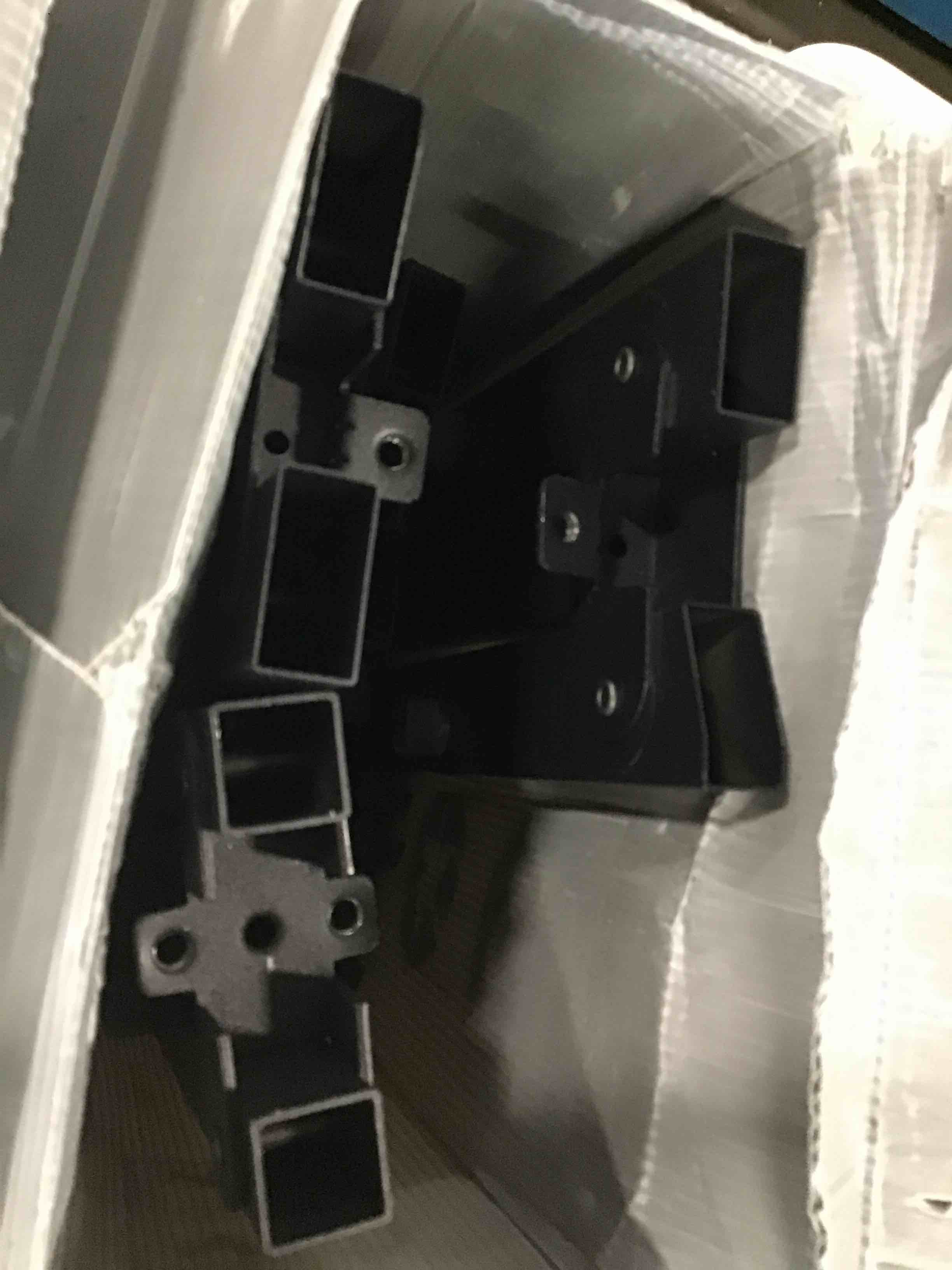 https://s3.amazonaws.com/lotting-images-prod/bidfta/RED5993770_1707512635844.jpeg