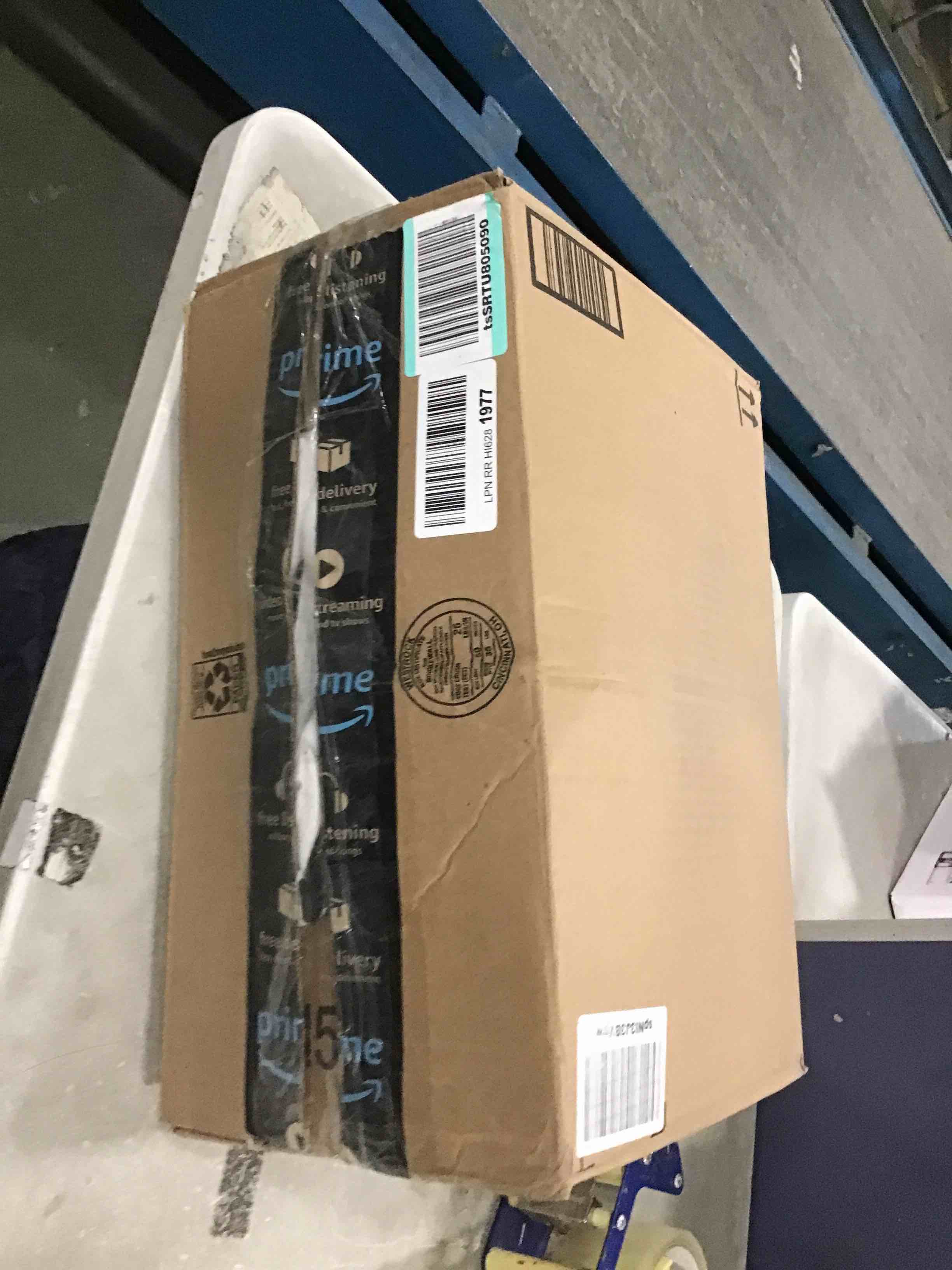 https://s3.amazonaws.com/lotting-images-prod/bidfta/RED5993815_1707568277279.jpeg
