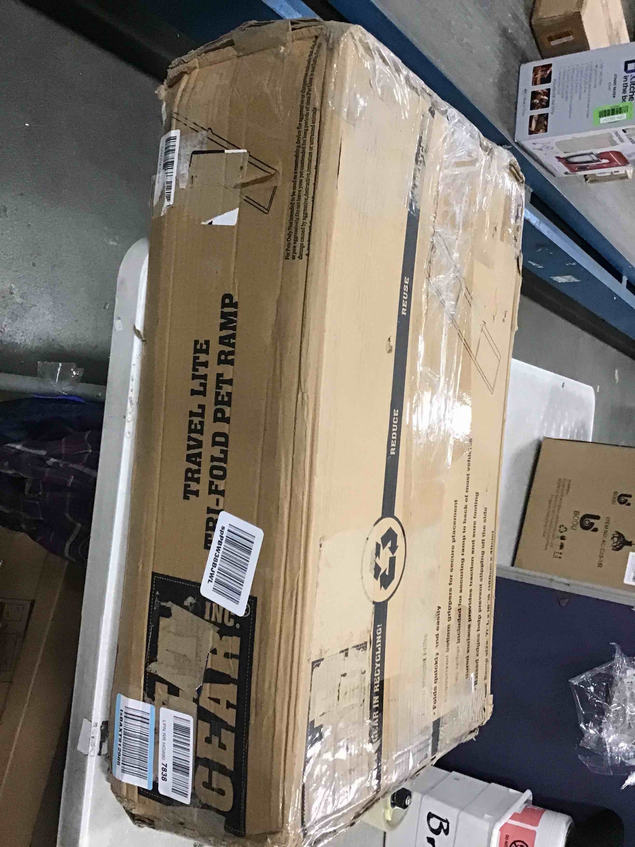 https://s3.amazonaws.com/lotting-images-prod/bidfta/RED5993846_1707569749829.jpeg