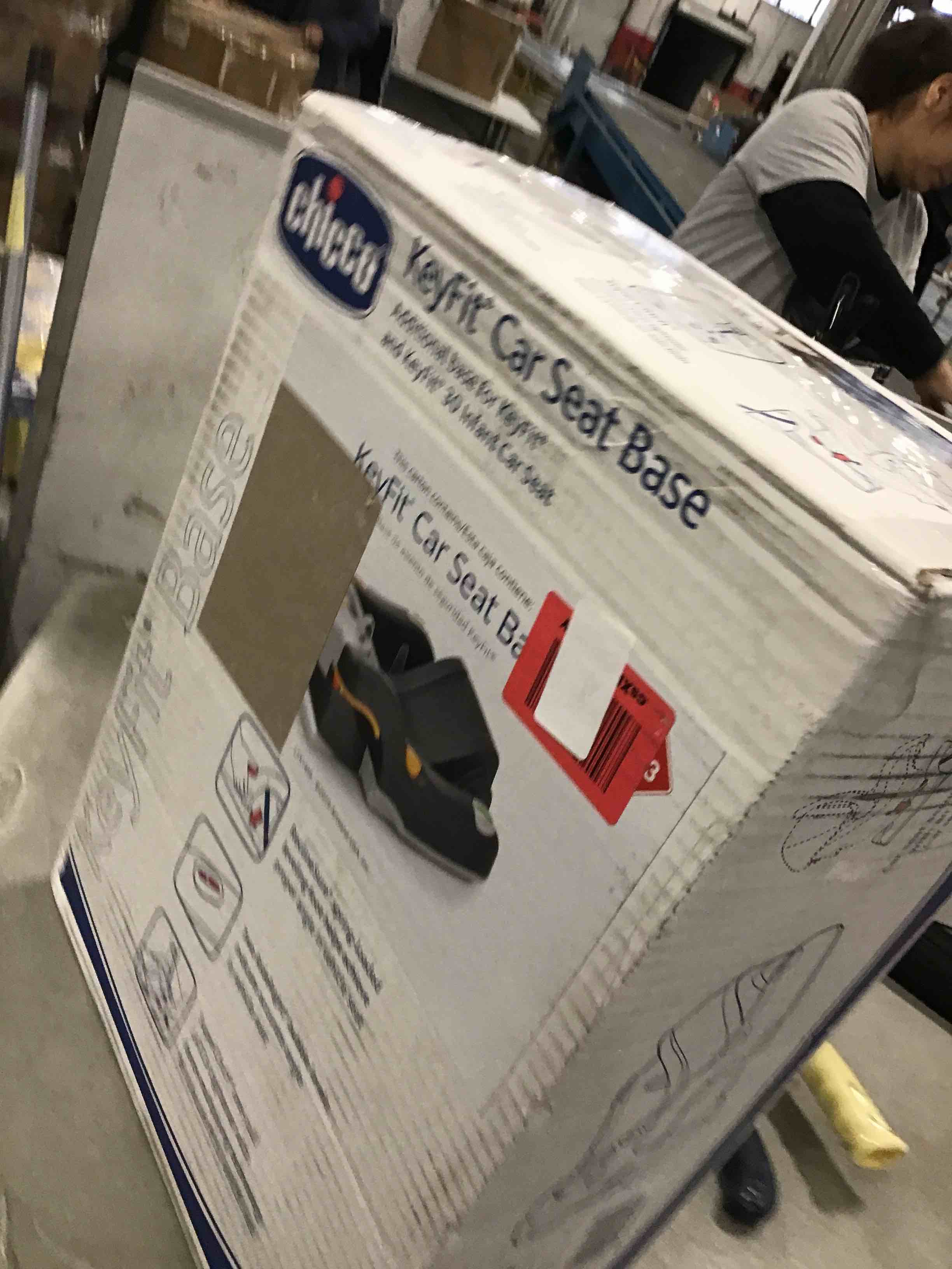 https://s3.amazonaws.com/lotting-images-prod/bidfta/RED5994182_1707742650070.jpeg