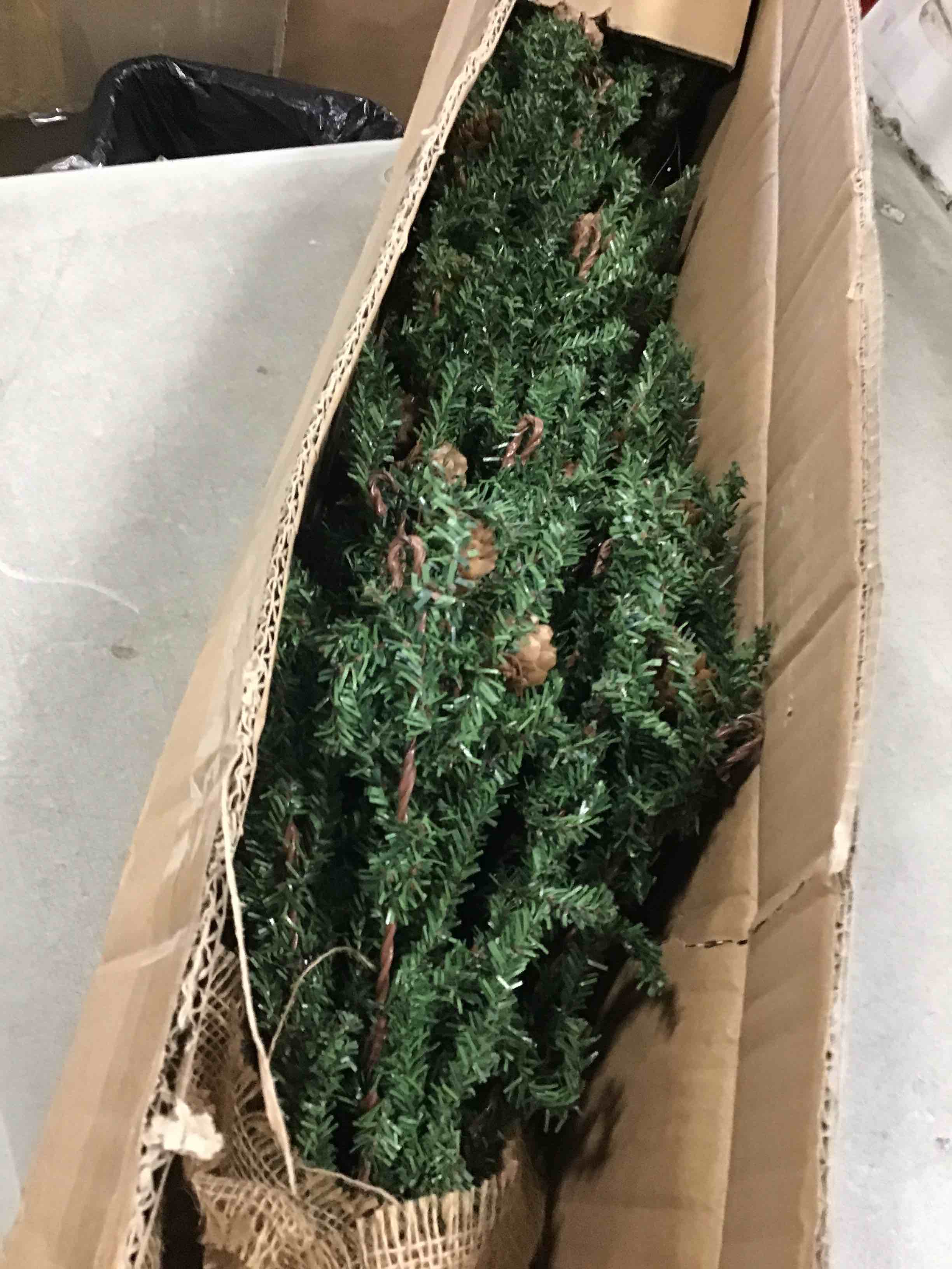 https://s3.amazonaws.com/lotting-images-prod/bidfta/RED5994421_1707762704087.jpeg