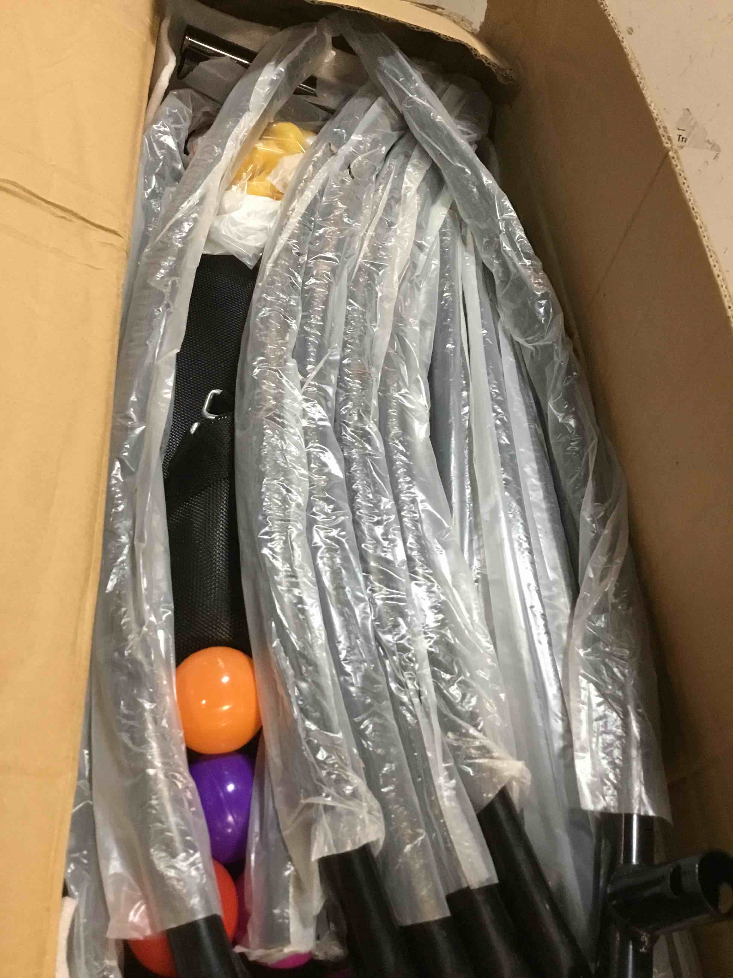 https://s3.amazonaws.com/lotting-images-prod/bidfta/RED5994492_1707398577171.jpeg