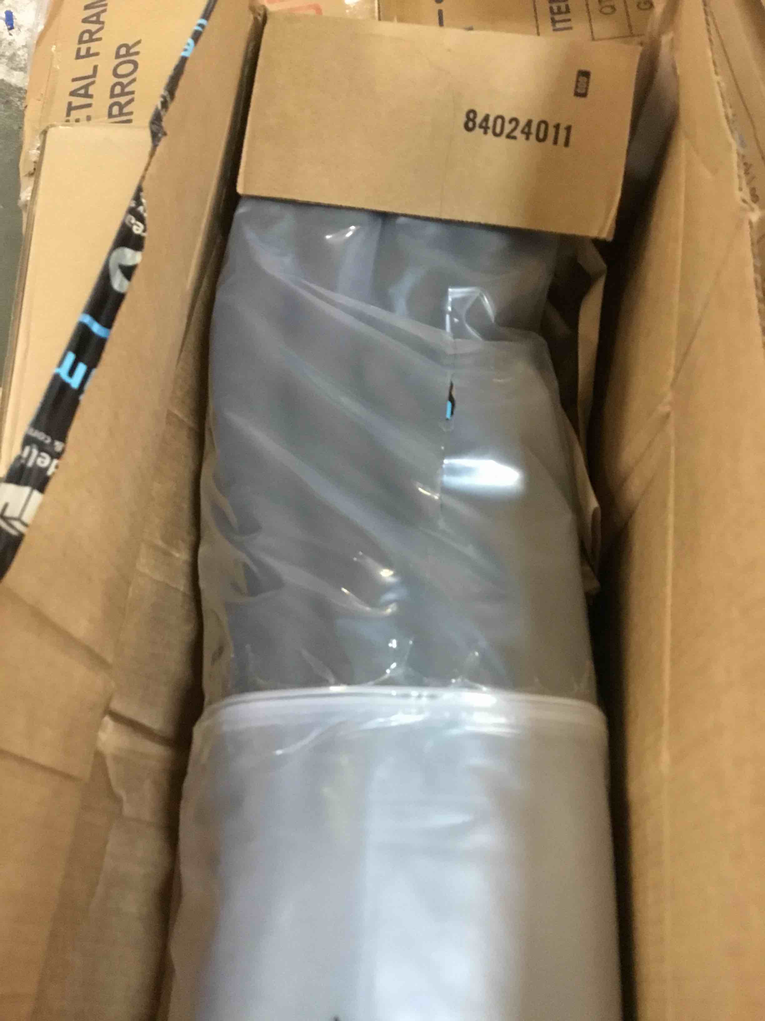 https://s3.amazonaws.com/lotting-images-prod/bidfta/RED5995003_1707833797297.jpeg