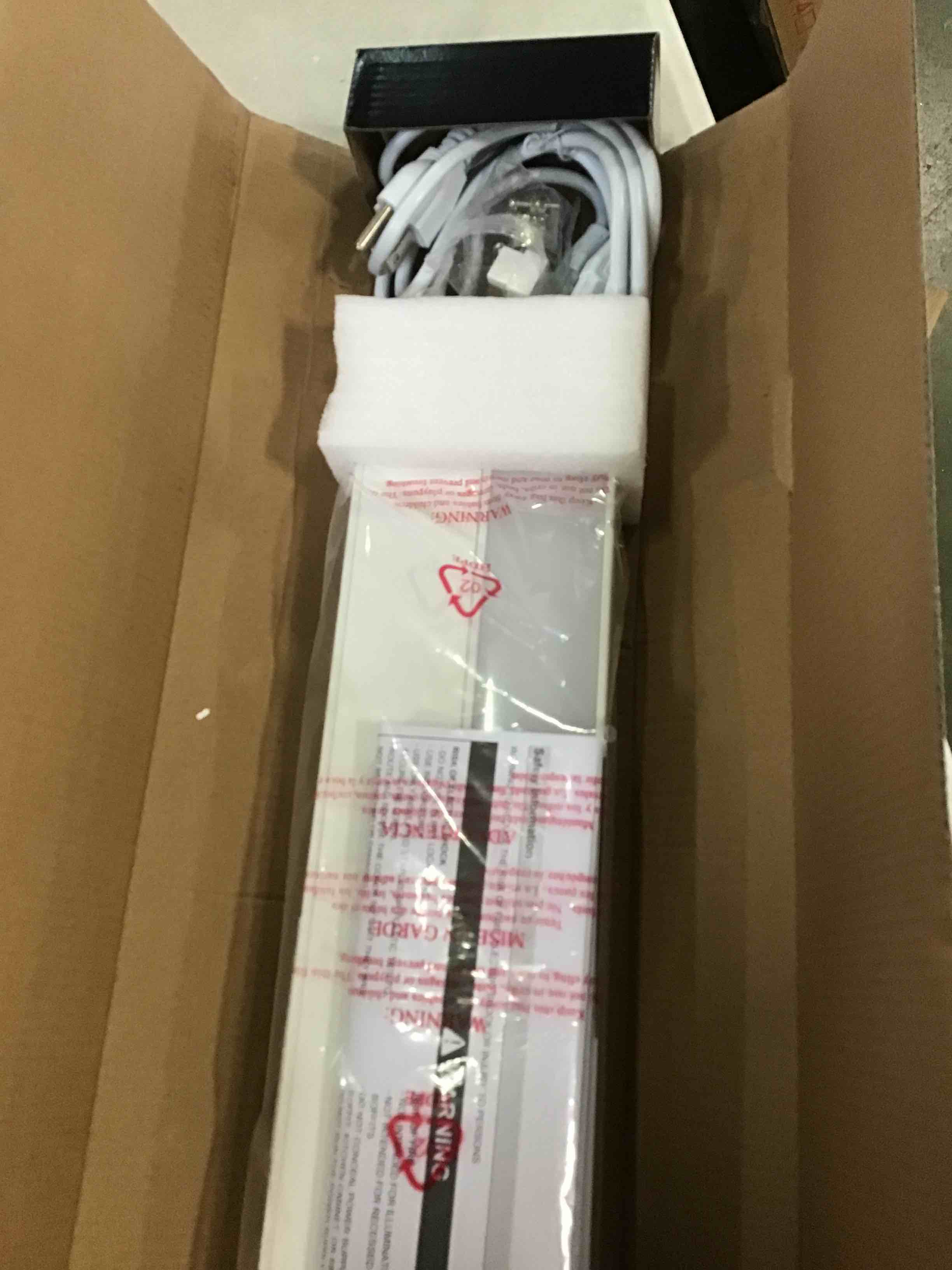https://s3.amazonaws.com/lotting-images-prod/bidfta/RED5995498_1708100954071.jpeg