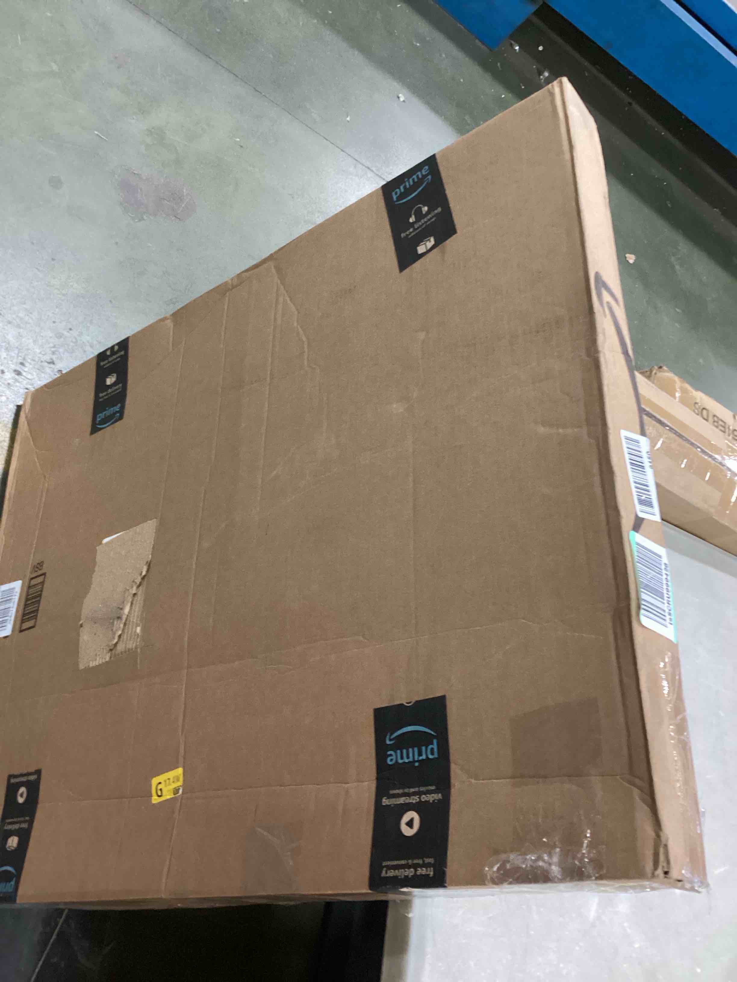 https://s3.amazonaws.com/lotting-images-prod/bidfta/RED5995607_1708176371446.jpeg