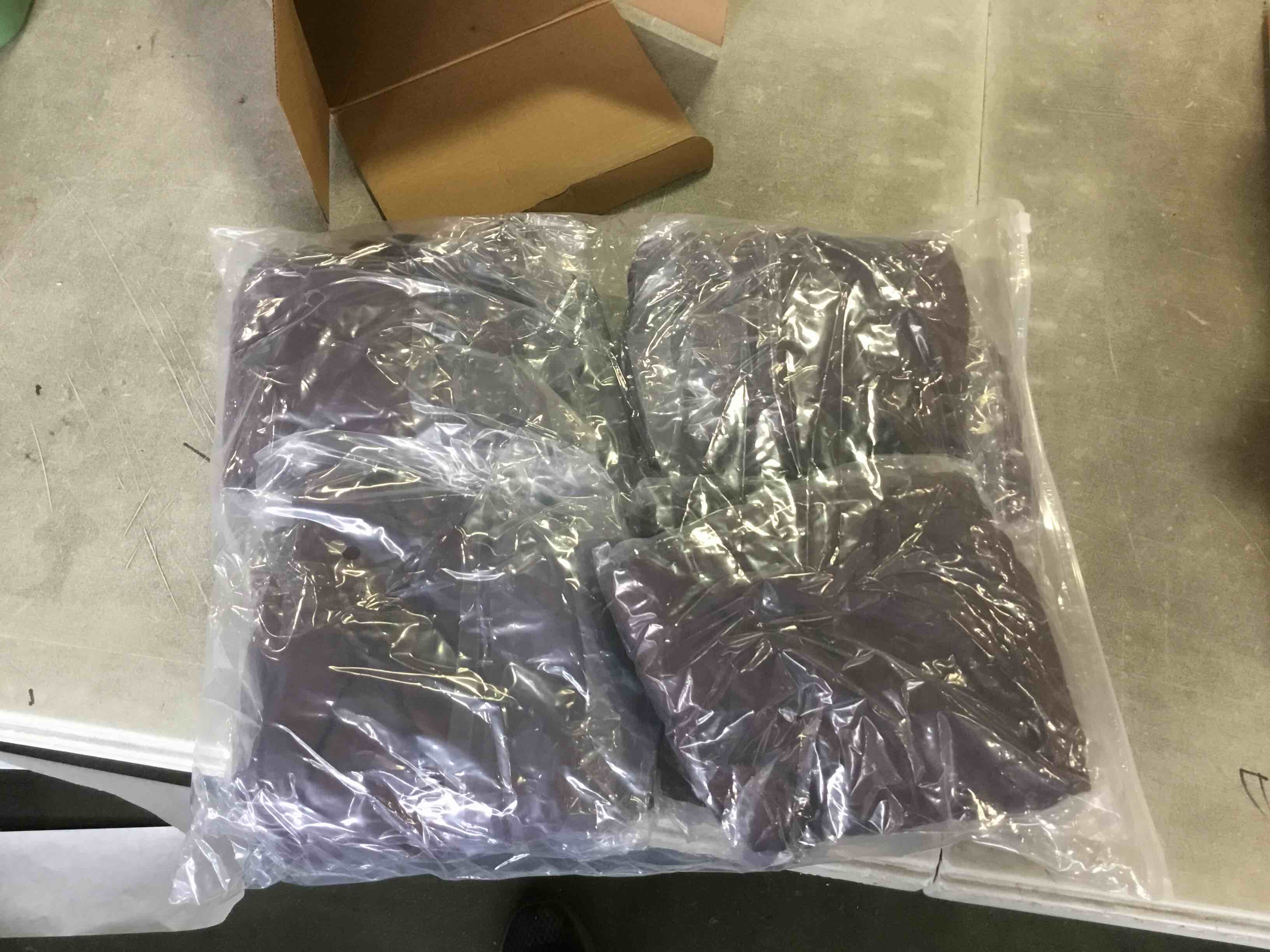 https://s3.amazonaws.com/lotting-images-prod/bidfta/RED5996124_1708100567346.jpeg