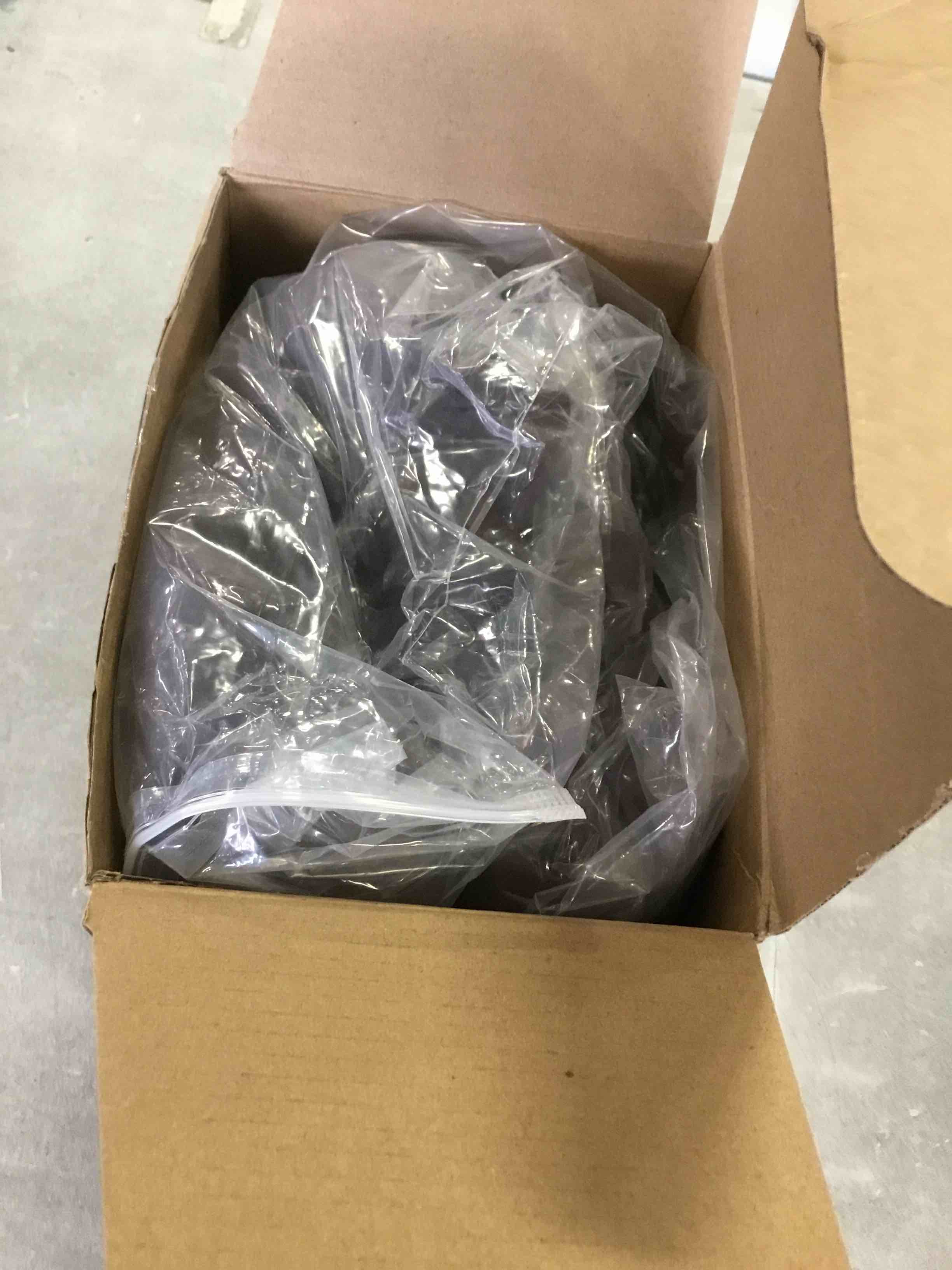 https://s3.amazonaws.com/lotting-images-prod/bidfta/RED5996124_1708100585384.jpeg