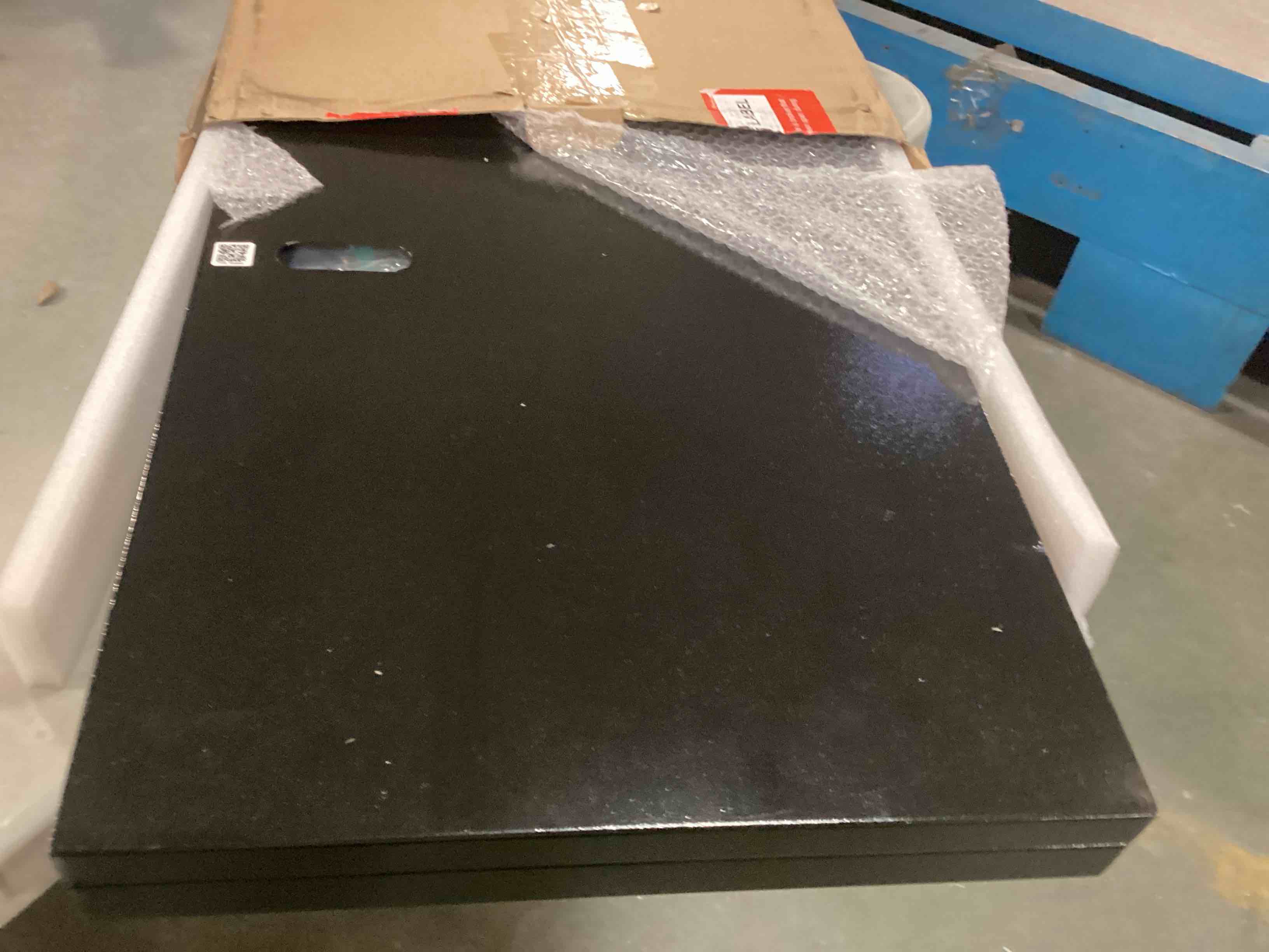 https://s3.amazonaws.com/lotting-images-prod/bidfta/RED5996133_1708176561215.jpeg