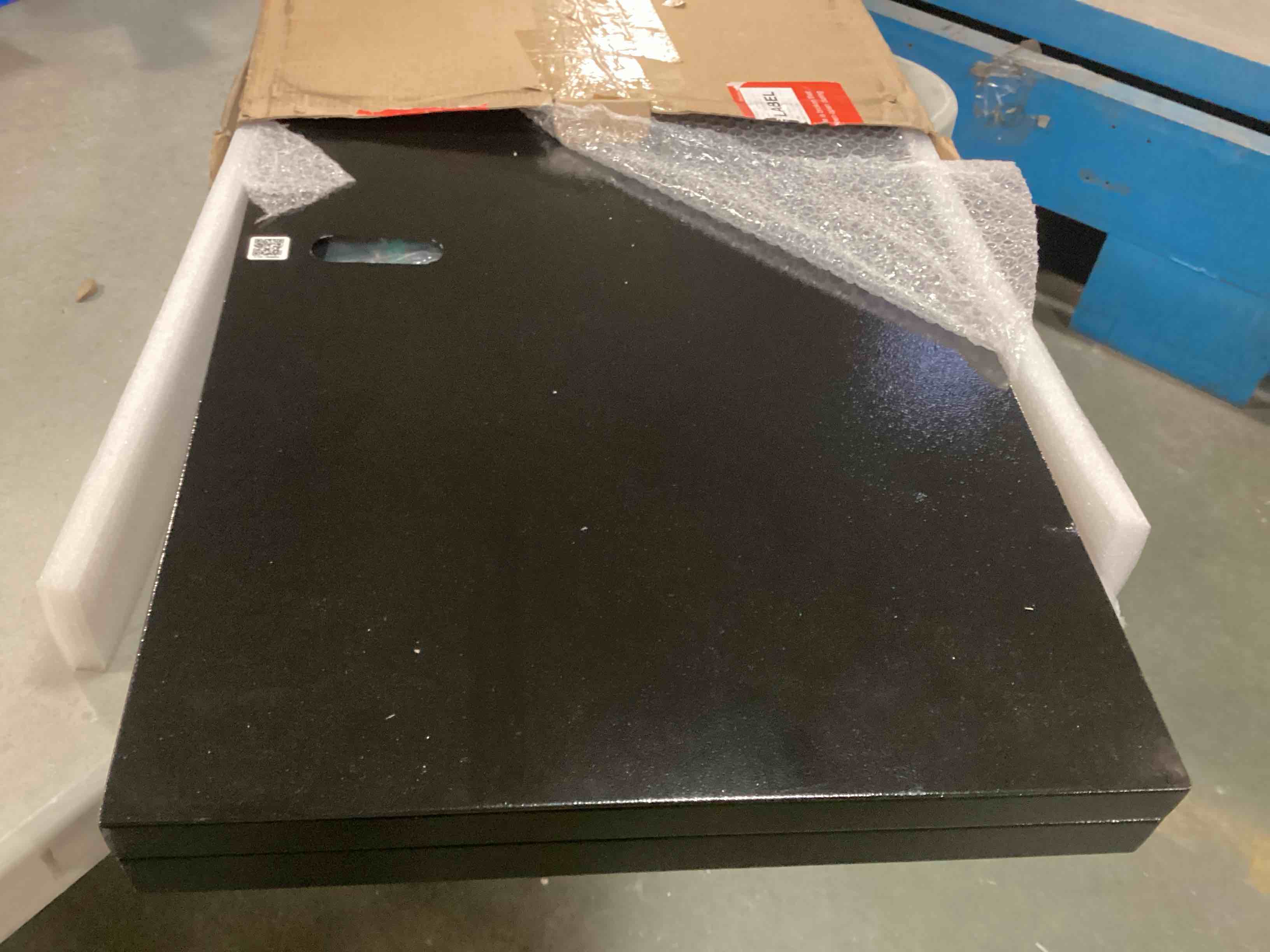 https://s3.amazonaws.com/lotting-images-prod/bidfta/RED5996133_1708176563207.jpeg