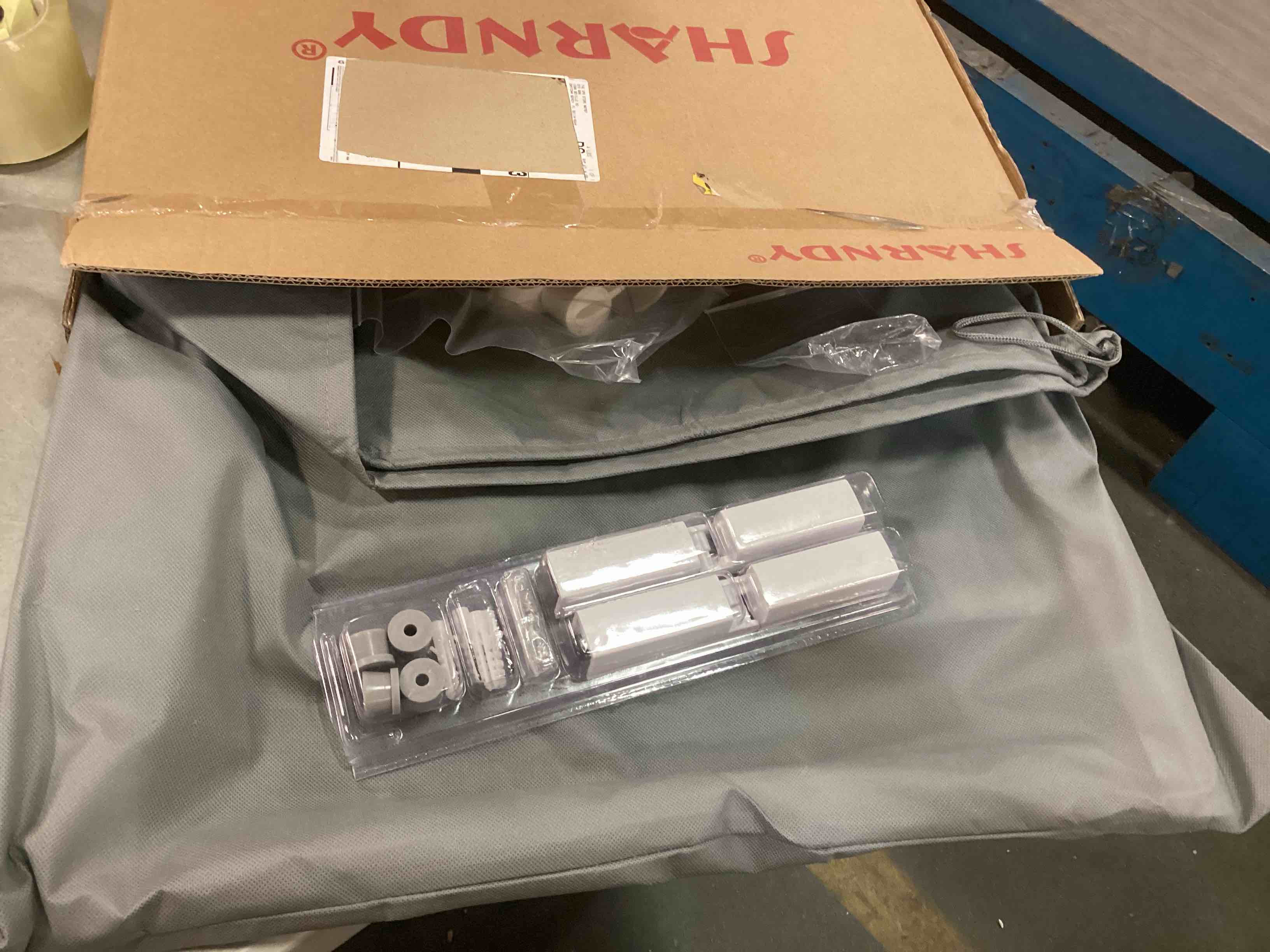 https://s3.amazonaws.com/lotting-images-prod/bidfta/RED5996202_1708191281118.jpeg