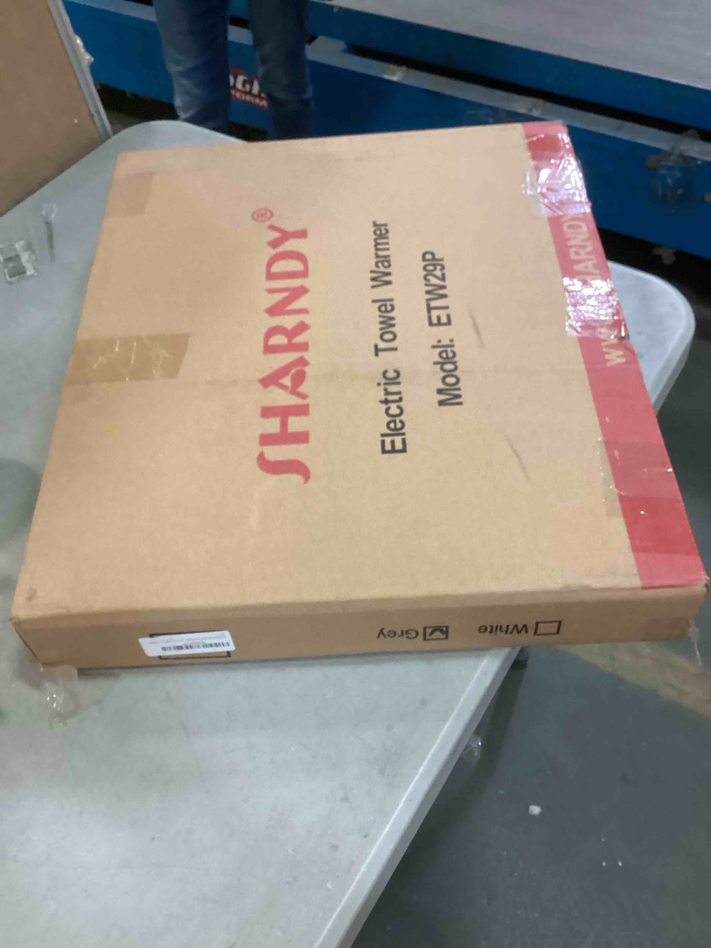 https://s3.amazonaws.com/lotting-images-prod/bidfta/RED5996202_1708193728629.jpeg