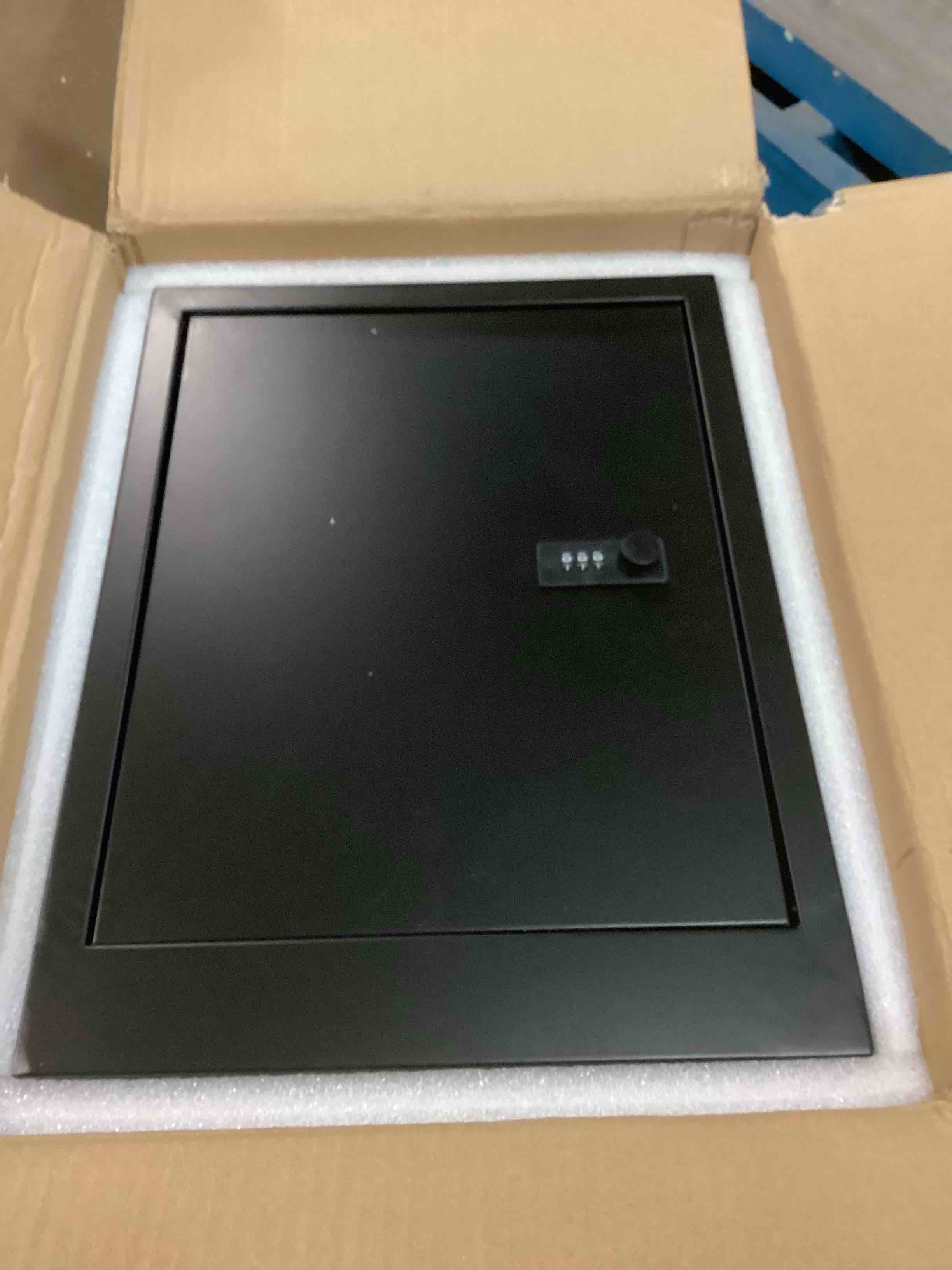 https://s3.amazonaws.com/lotting-images-prod/bidfta/RED5996208_1708194640075.jpeg