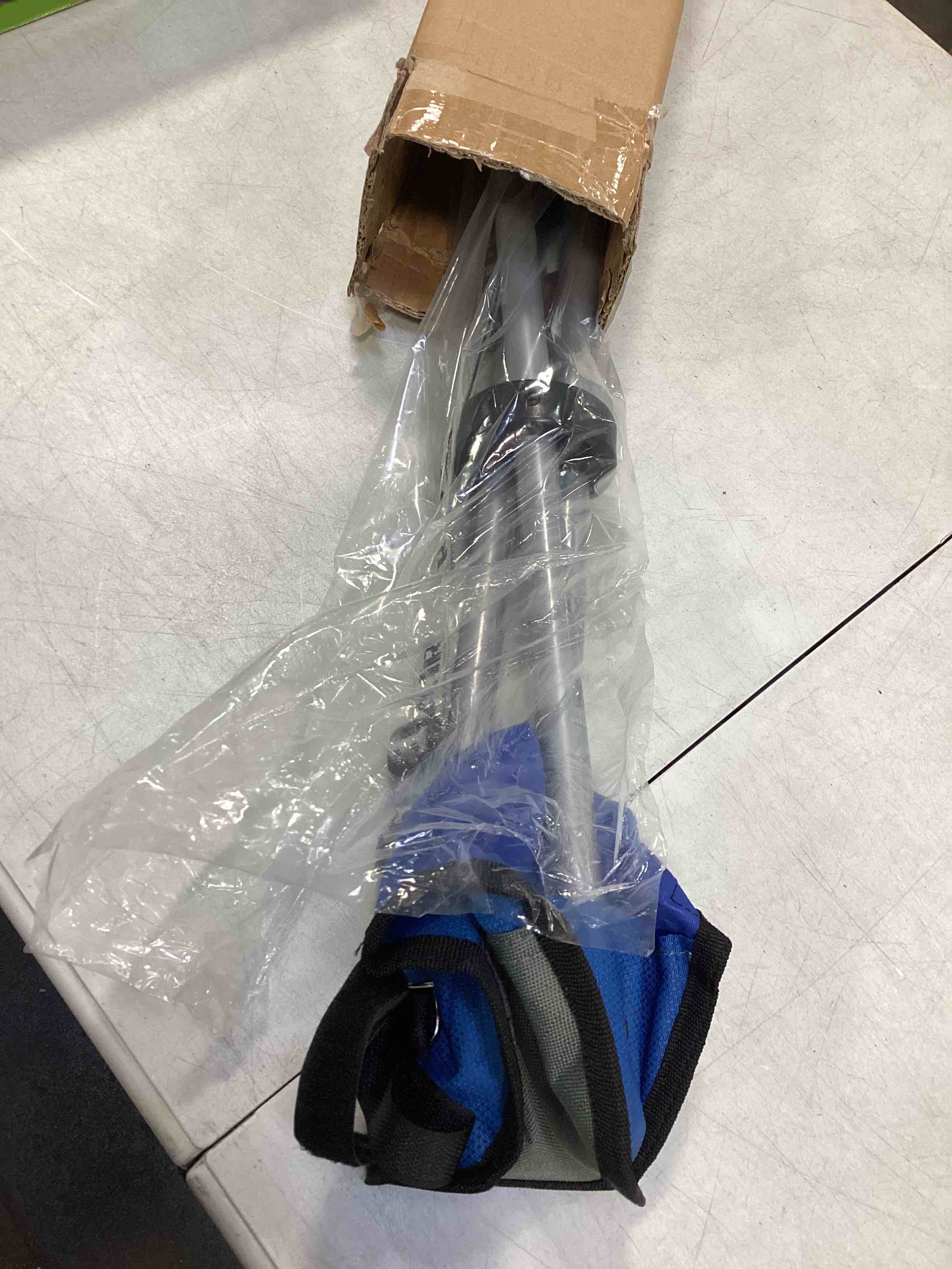 https://s3.amazonaws.com/lotting-images-prod/bidfta/RED5996453_1708788920615.jpeg