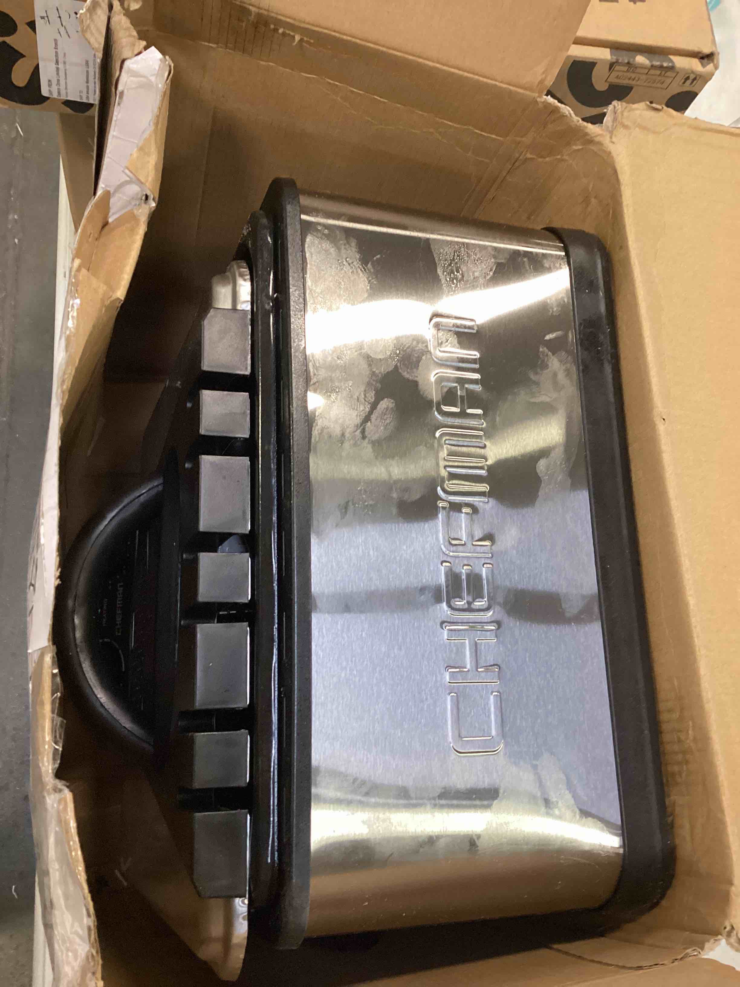 https://s3.amazonaws.com/lotting-images-prod/bidfta/RED5996457_1708789398600.jpeg
