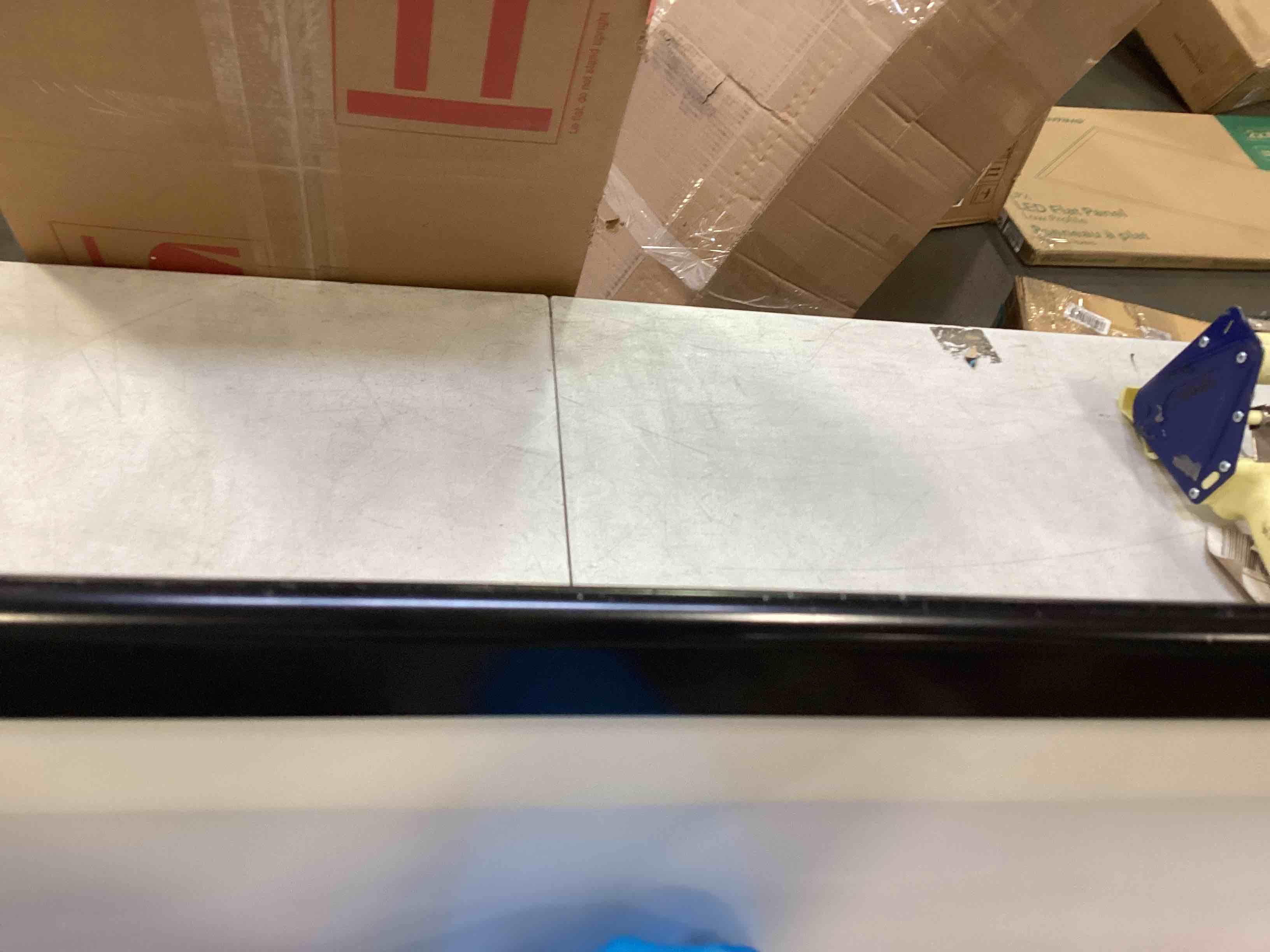 https://s3.amazonaws.com/lotting-images-prod/bidfta/RED5996539_1708803189583.jpeg